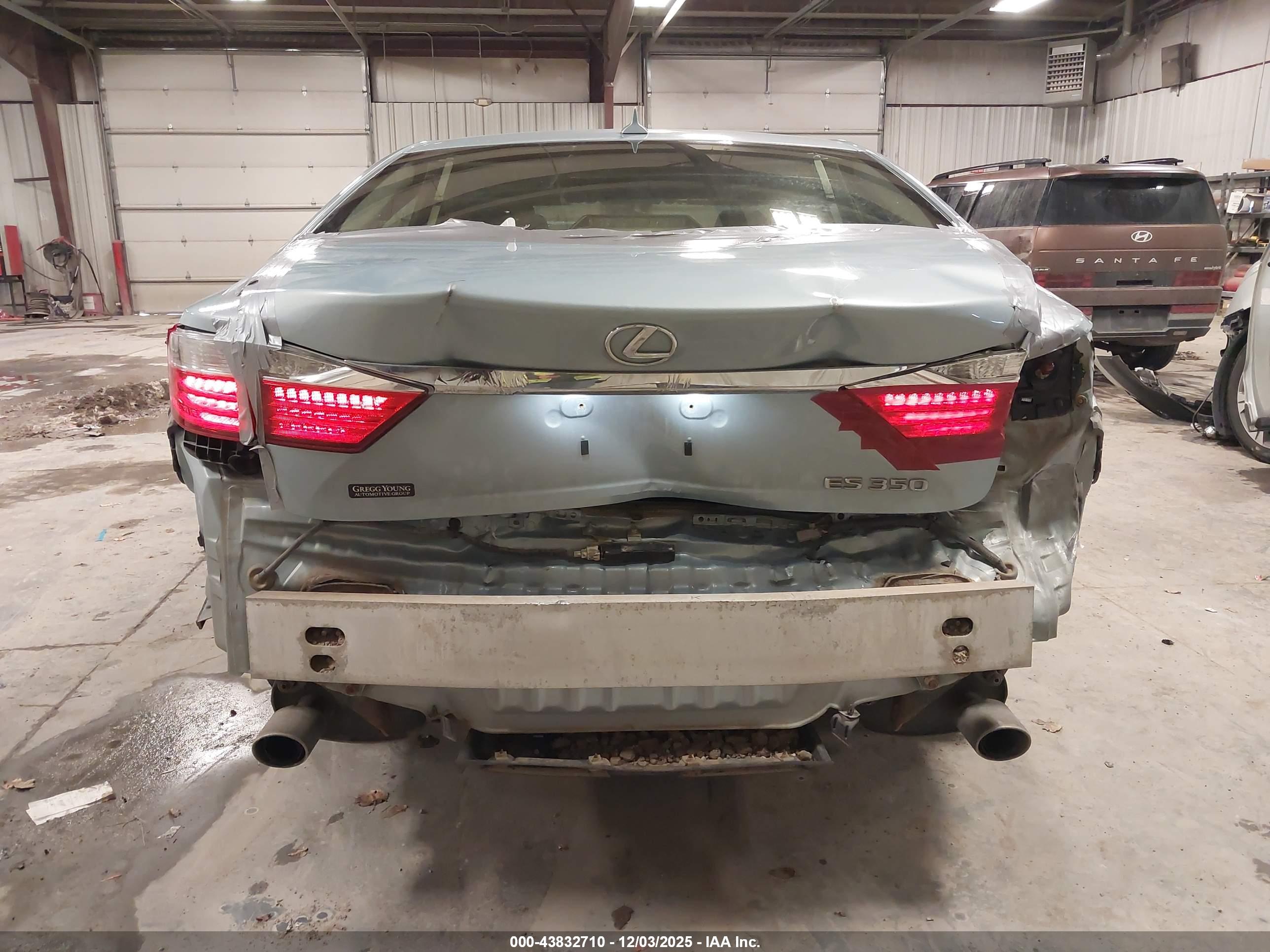 LEXUS ES image 6