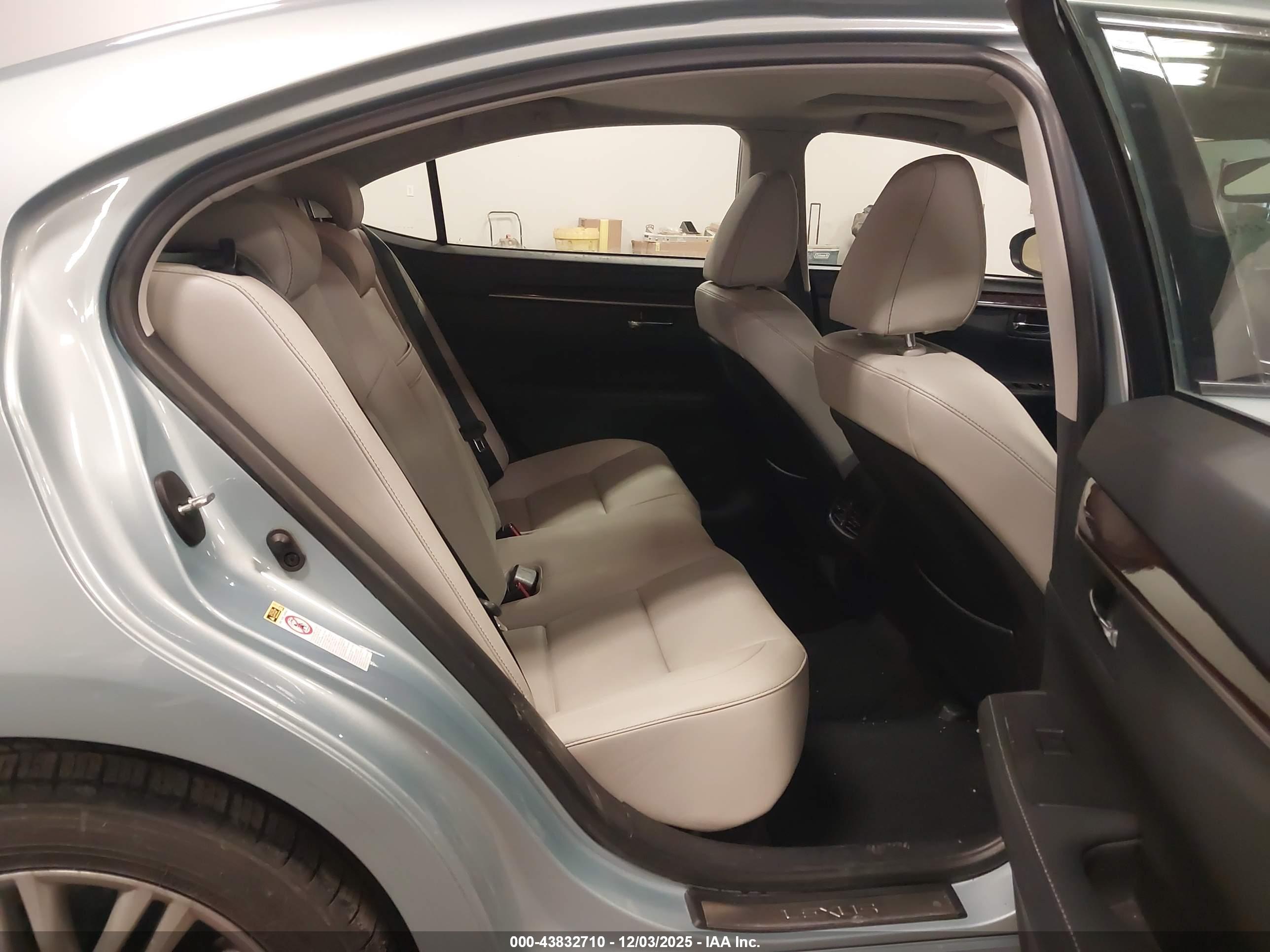 LEXUS ES image 8