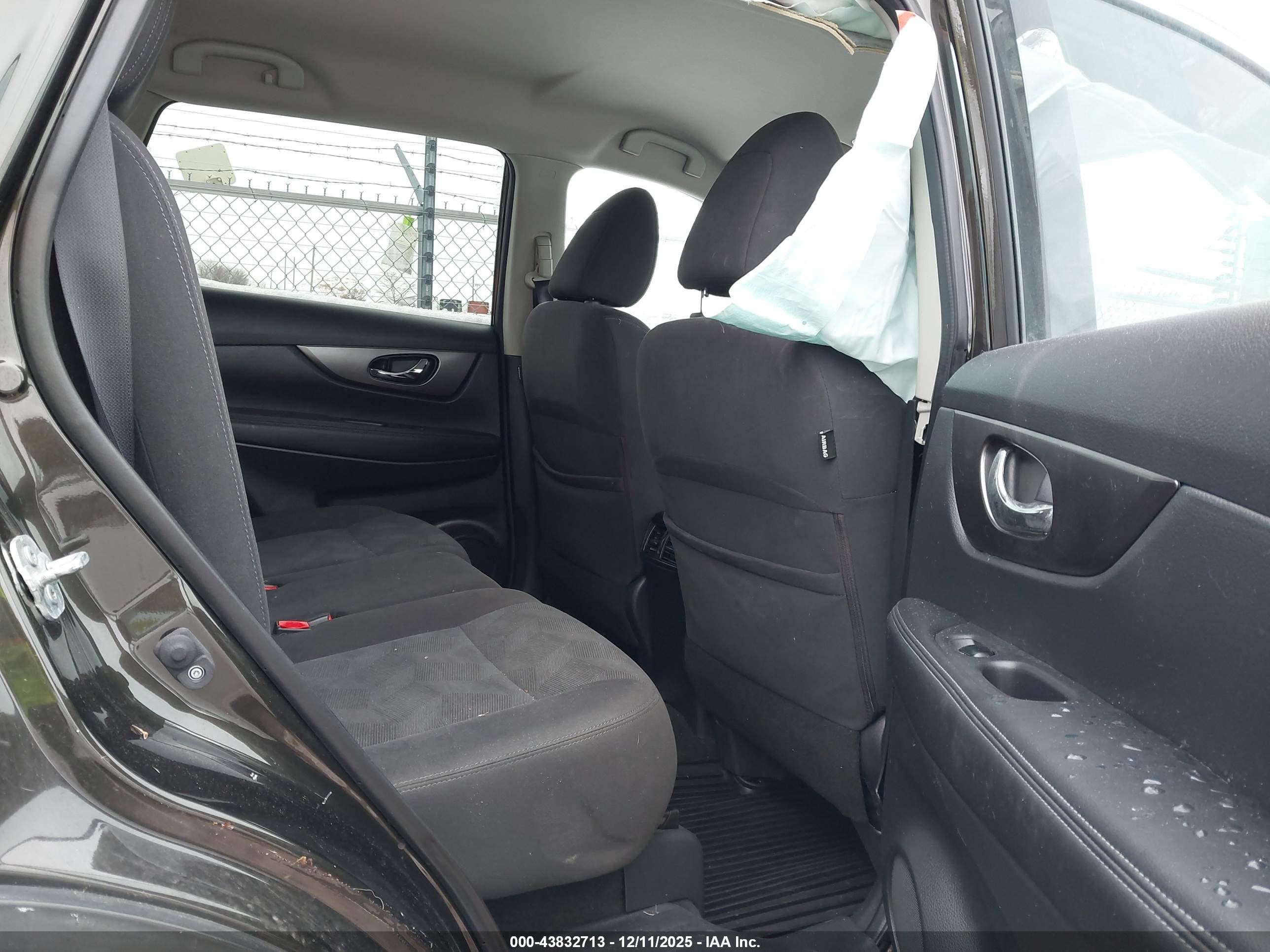 NISSAN ROGUE image 8