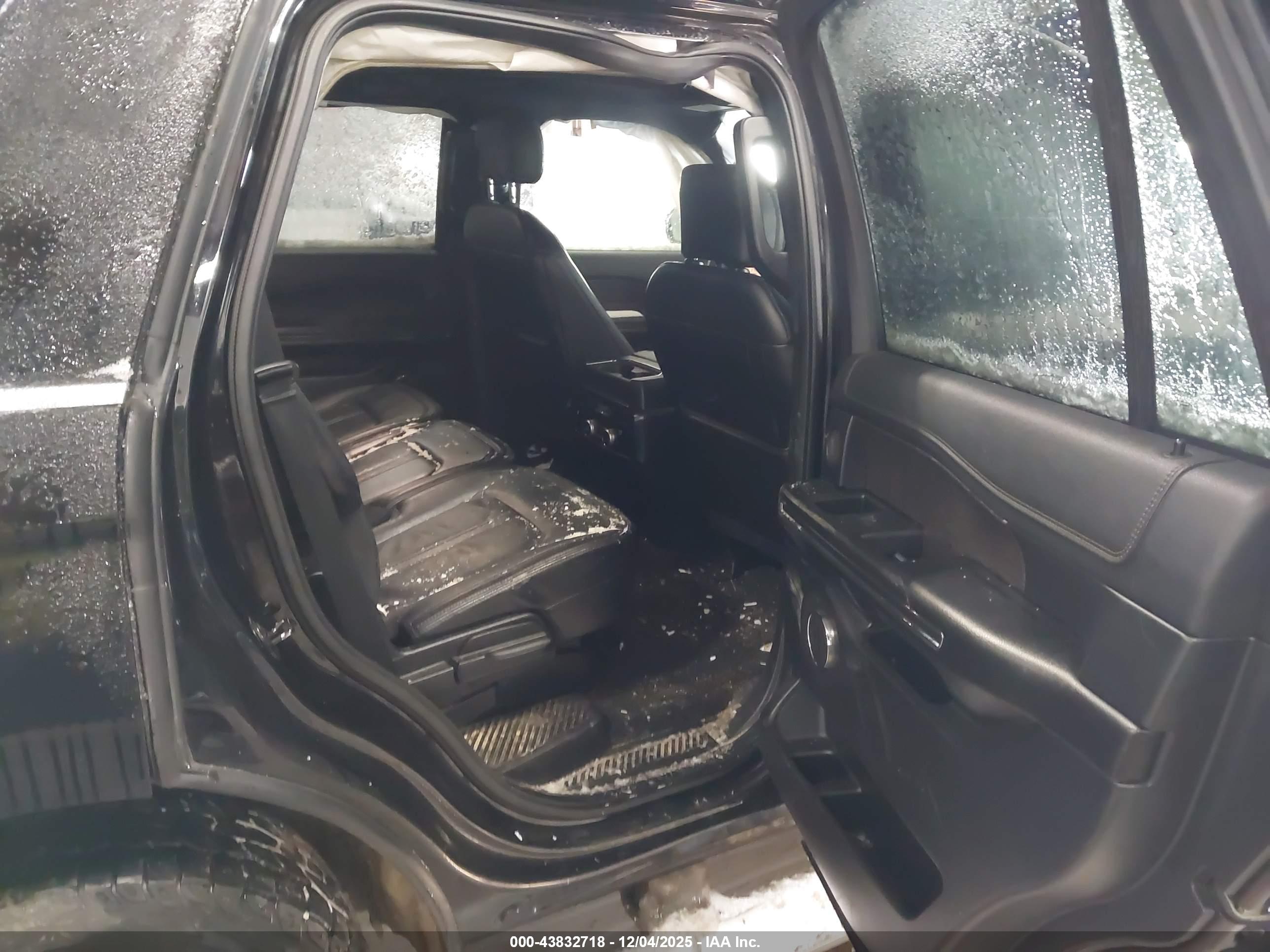FORD EXPEDITION image 8