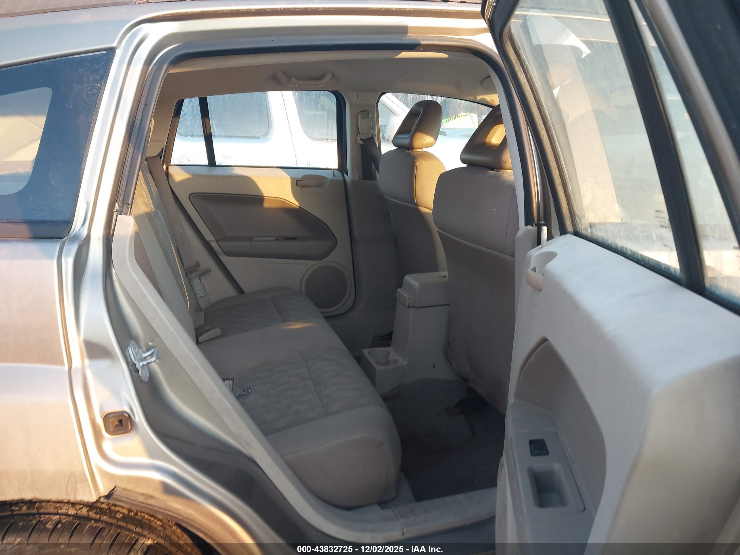DODGE CALIBER image 8