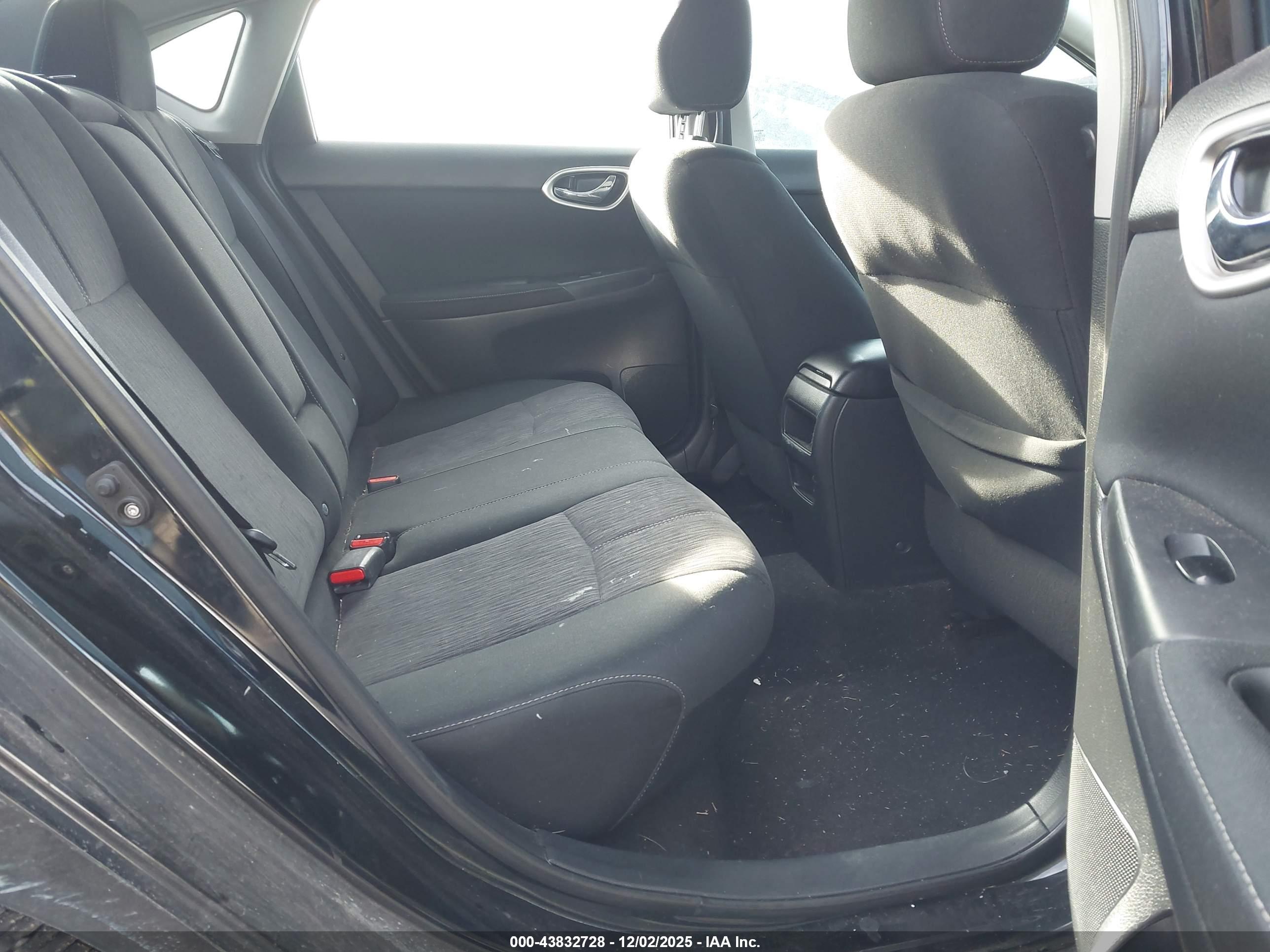 NISSAN SENTRA image 8