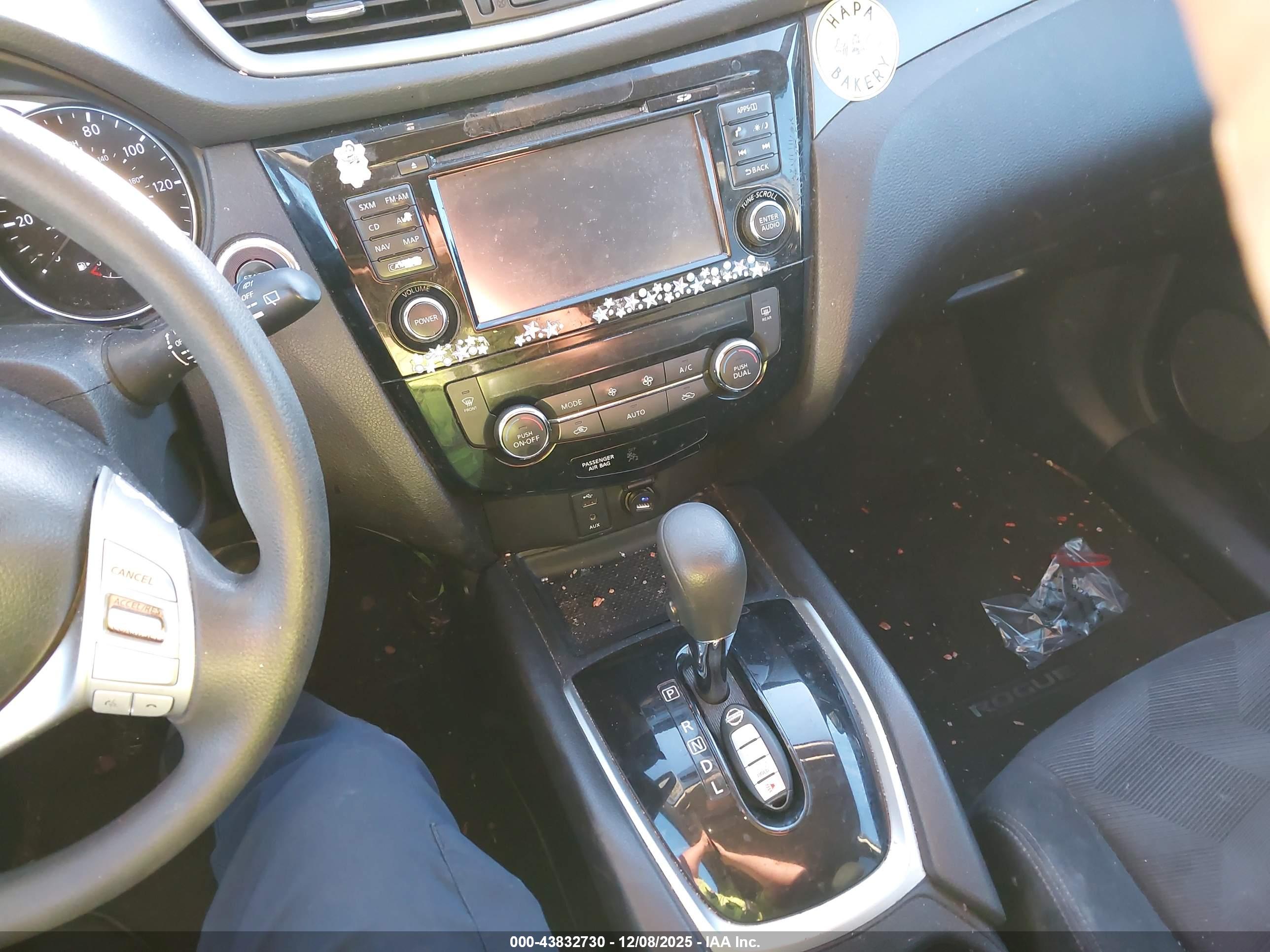 NISSAN ROGUE image 11