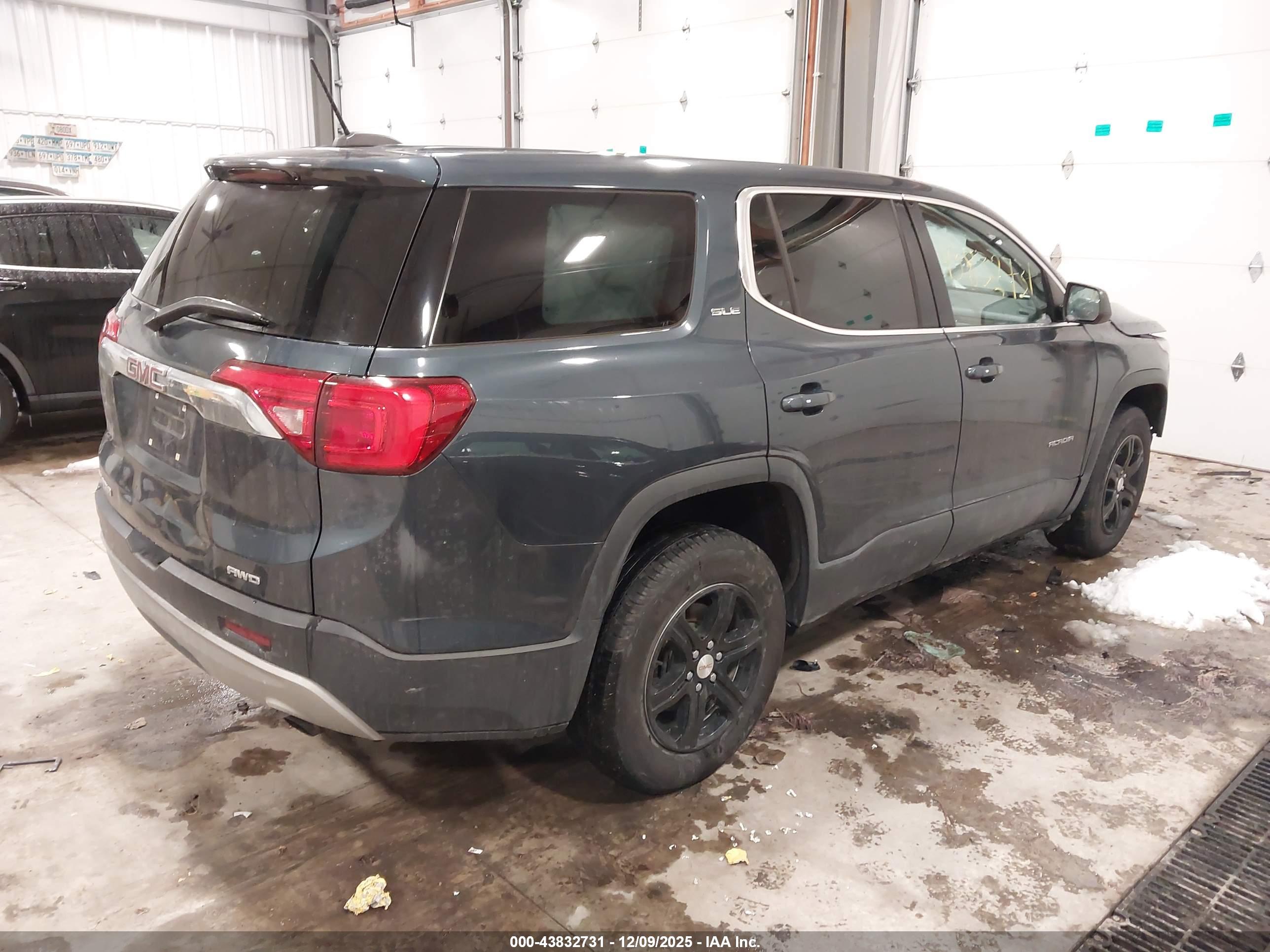 GMC ACADIA image 4