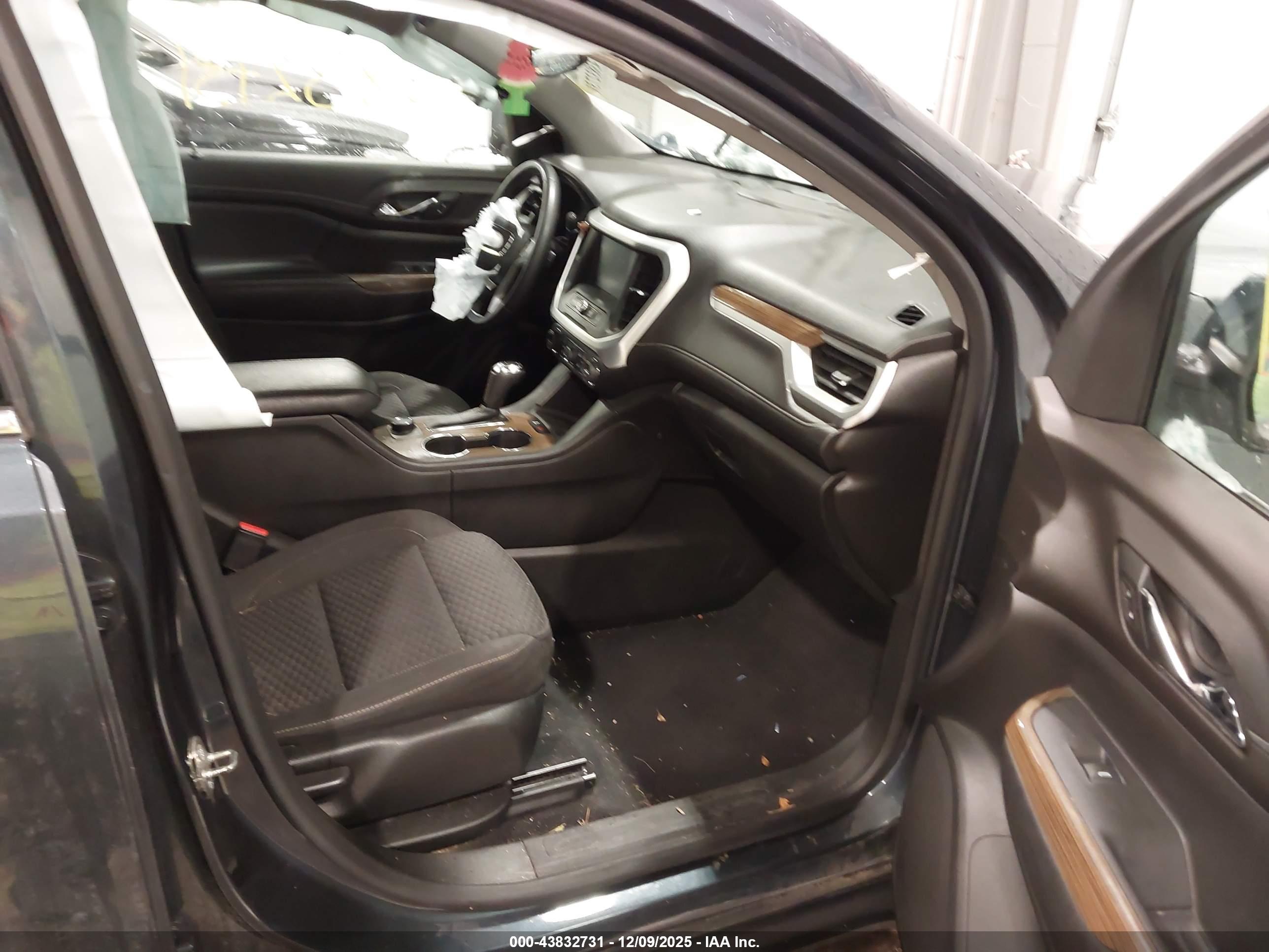 GMC ACADIA image 5