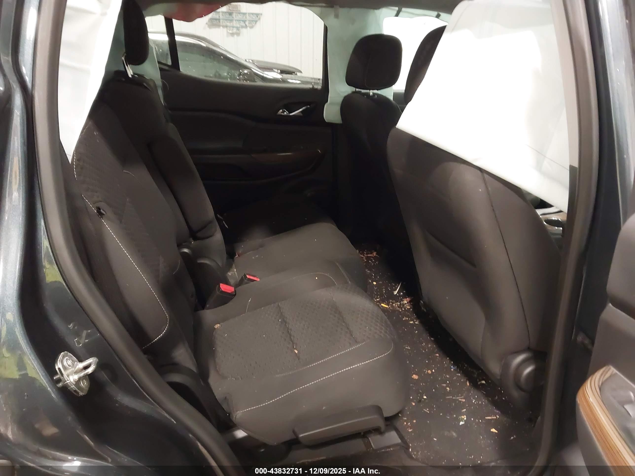 GMC ACADIA image 8