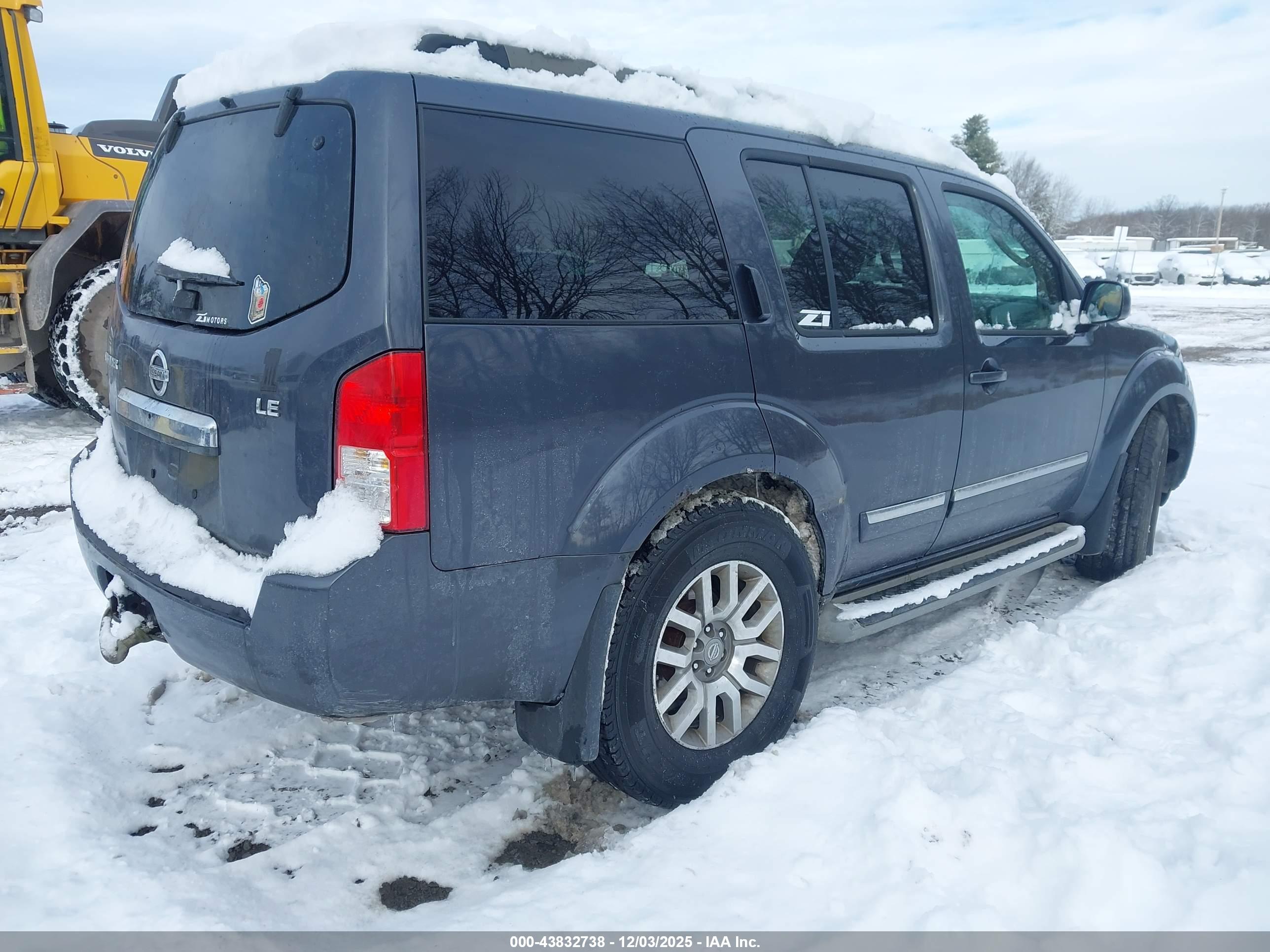 NISSAN PATHFINDER image 4