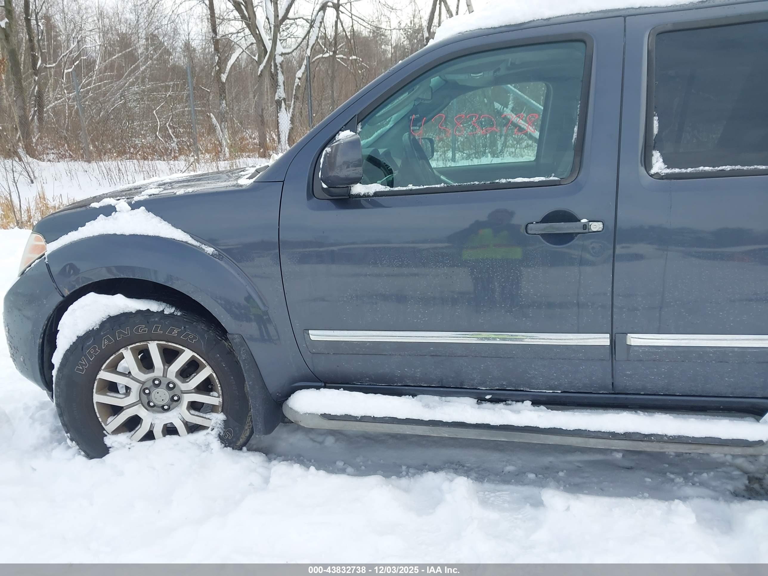 NISSAN PATHFINDER image 6