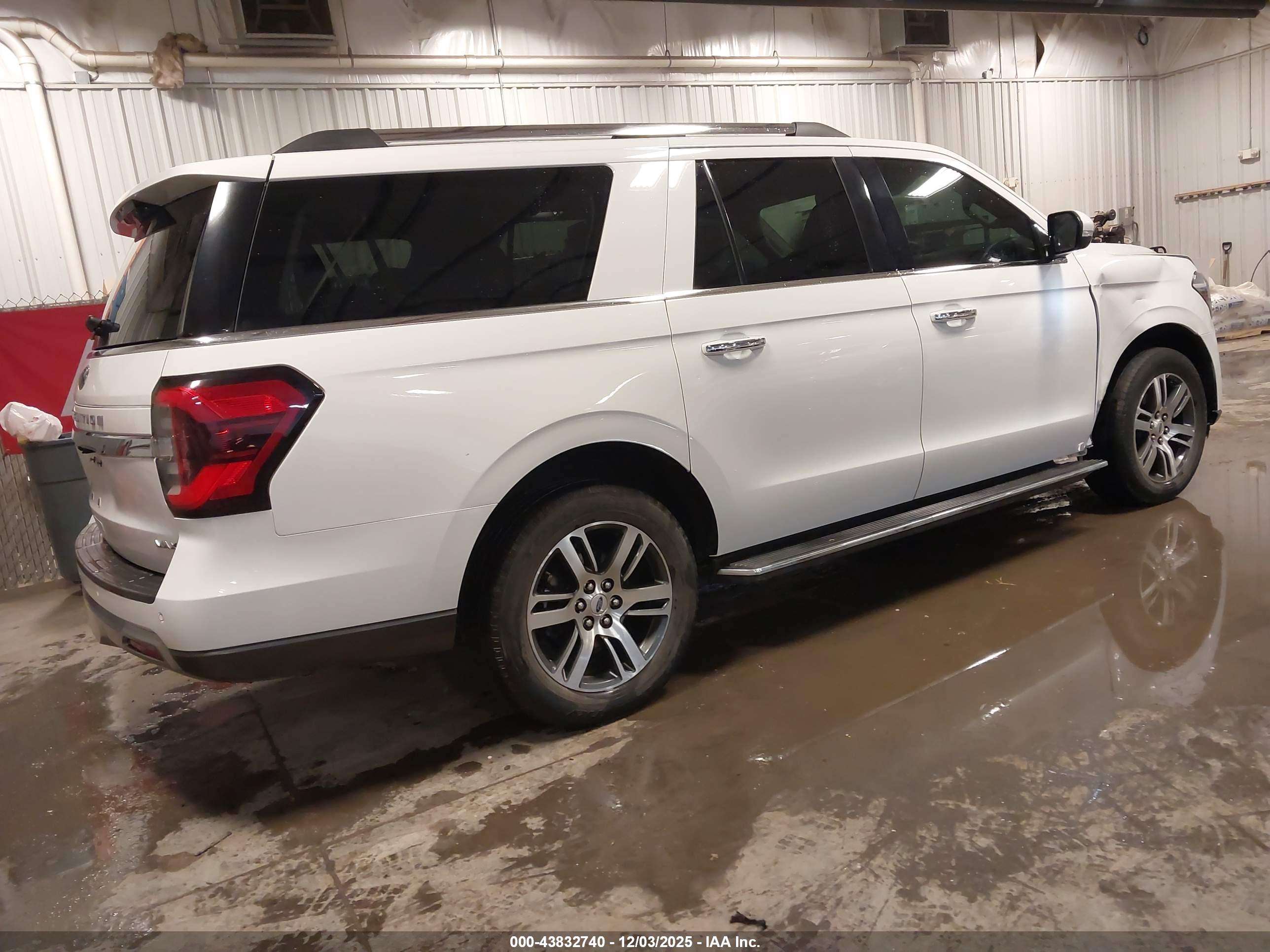 FORD EXPEDITION image 4