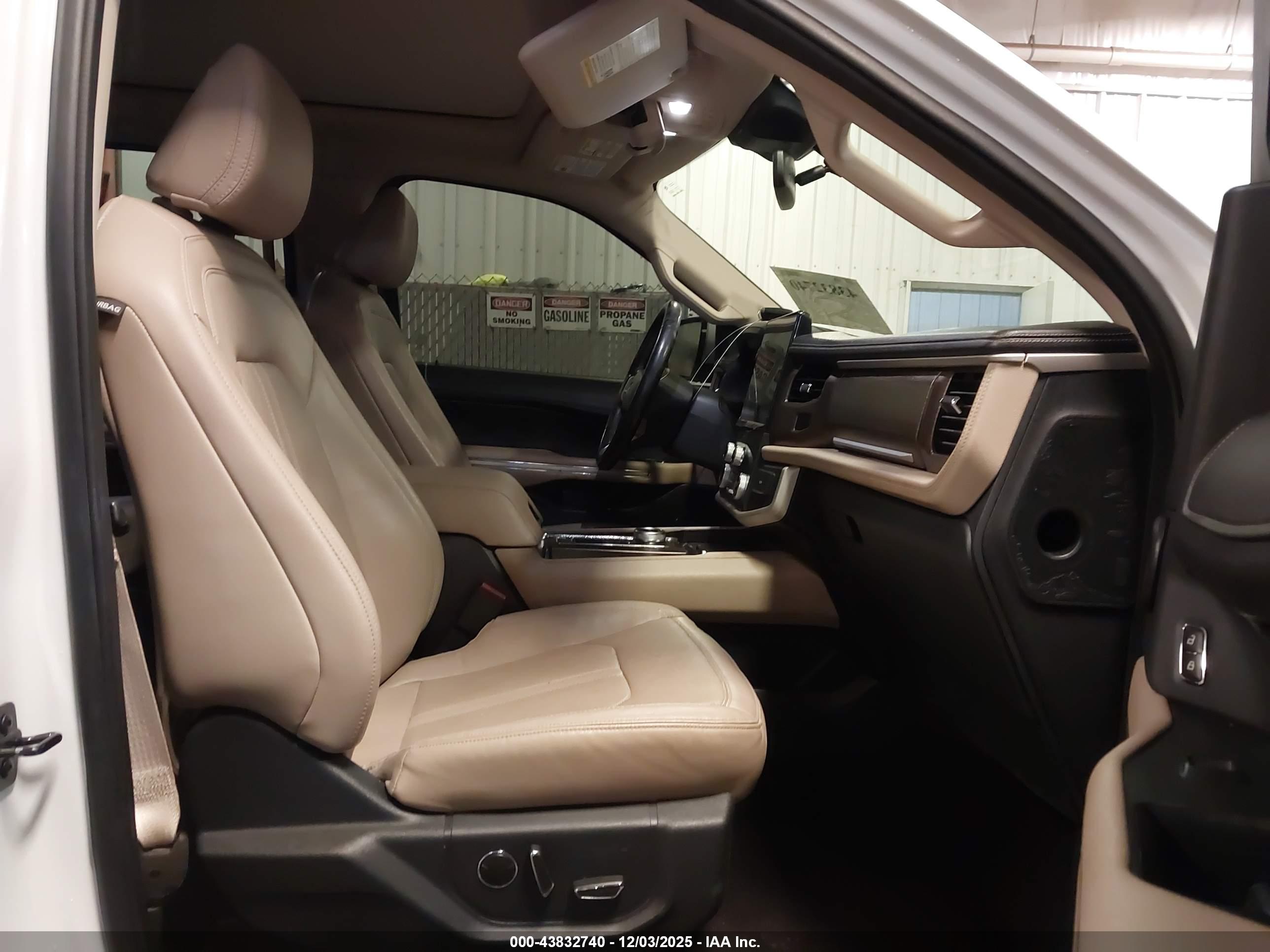 FORD EXPEDITION image 5