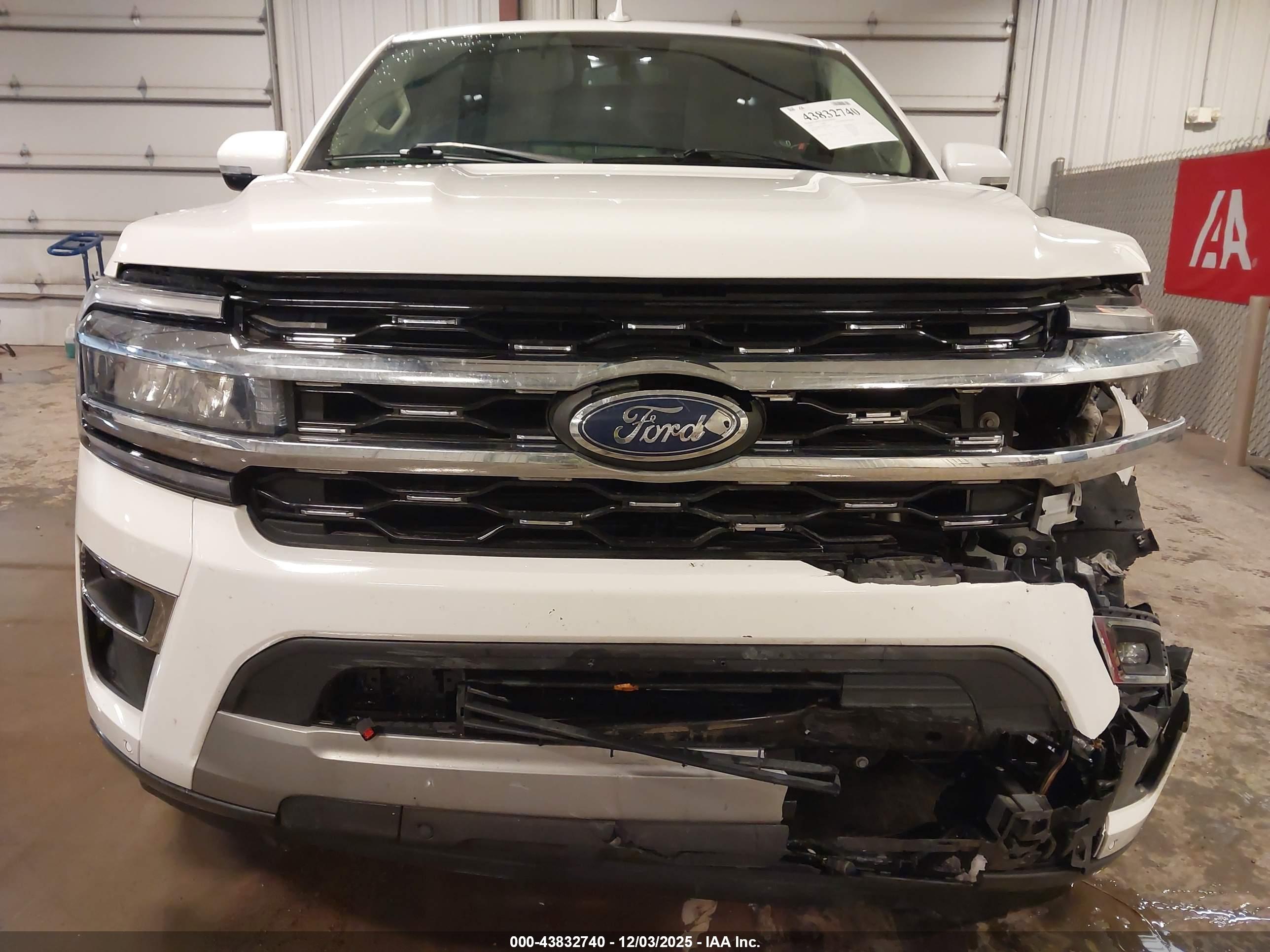 FORD EXPEDITION image 6