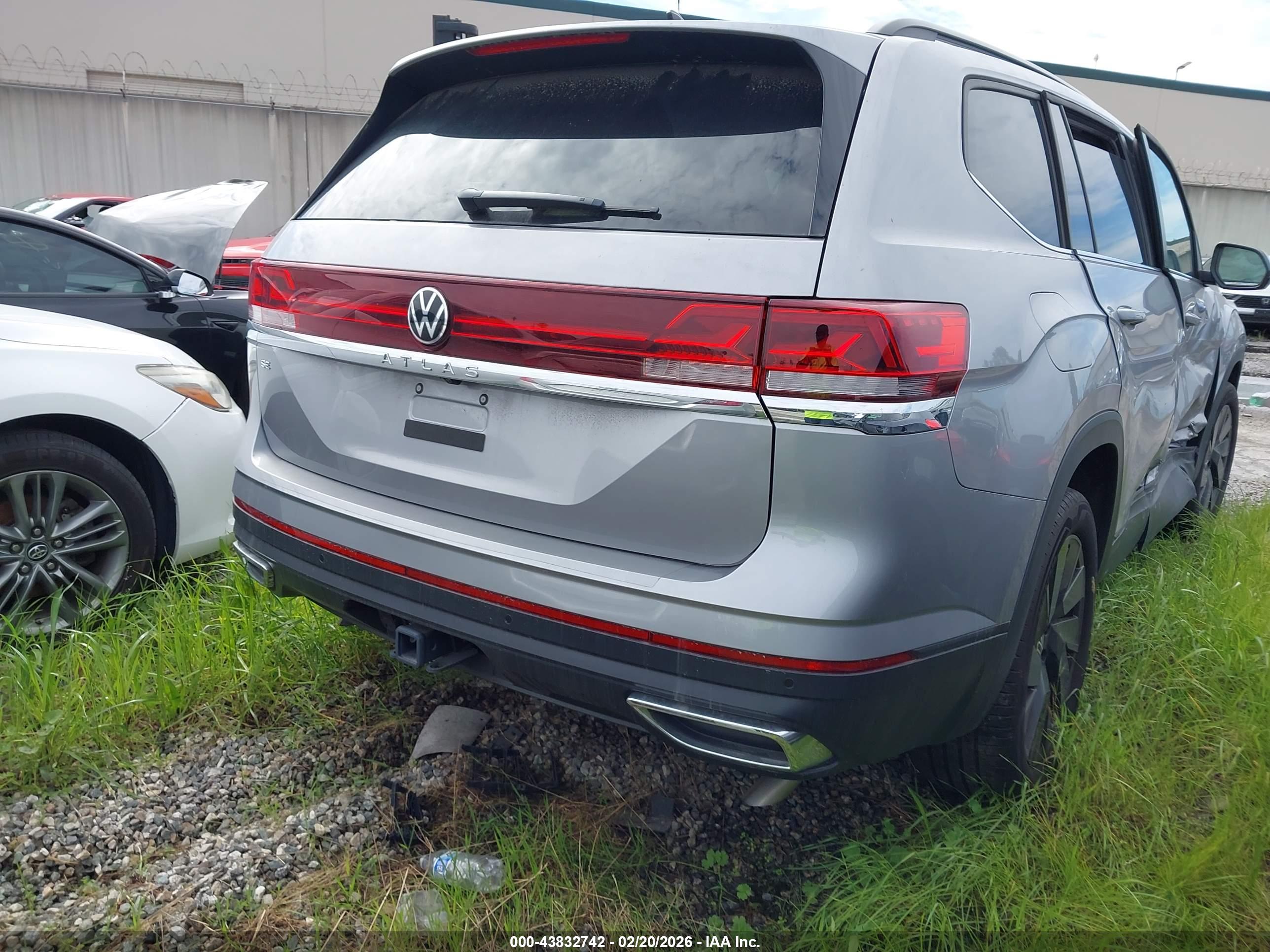 VOLKSWAGEN ATLAS image 4