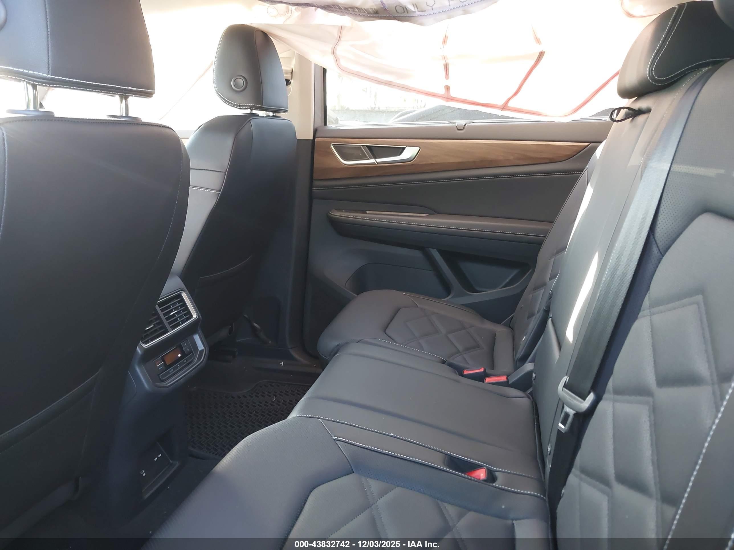 VOLKSWAGEN ATLAS image 8