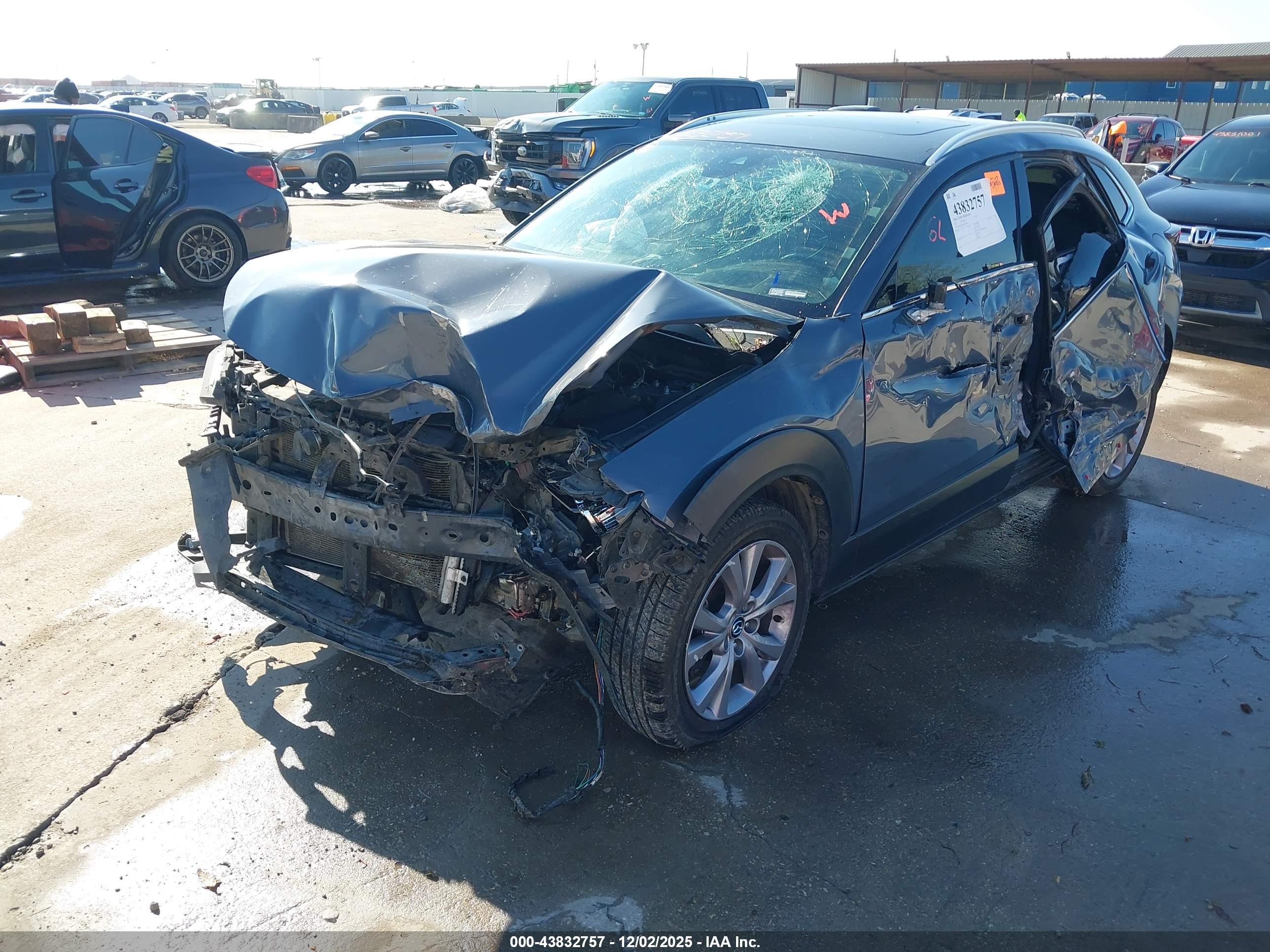 MAZDA CX-30 image 2