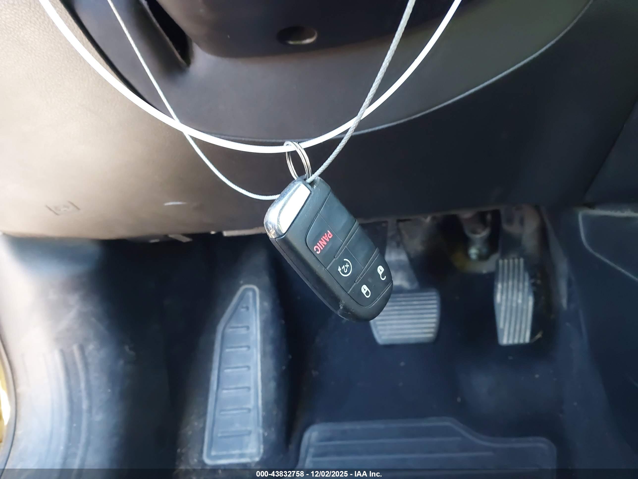 JEEP RENEGADE image 11