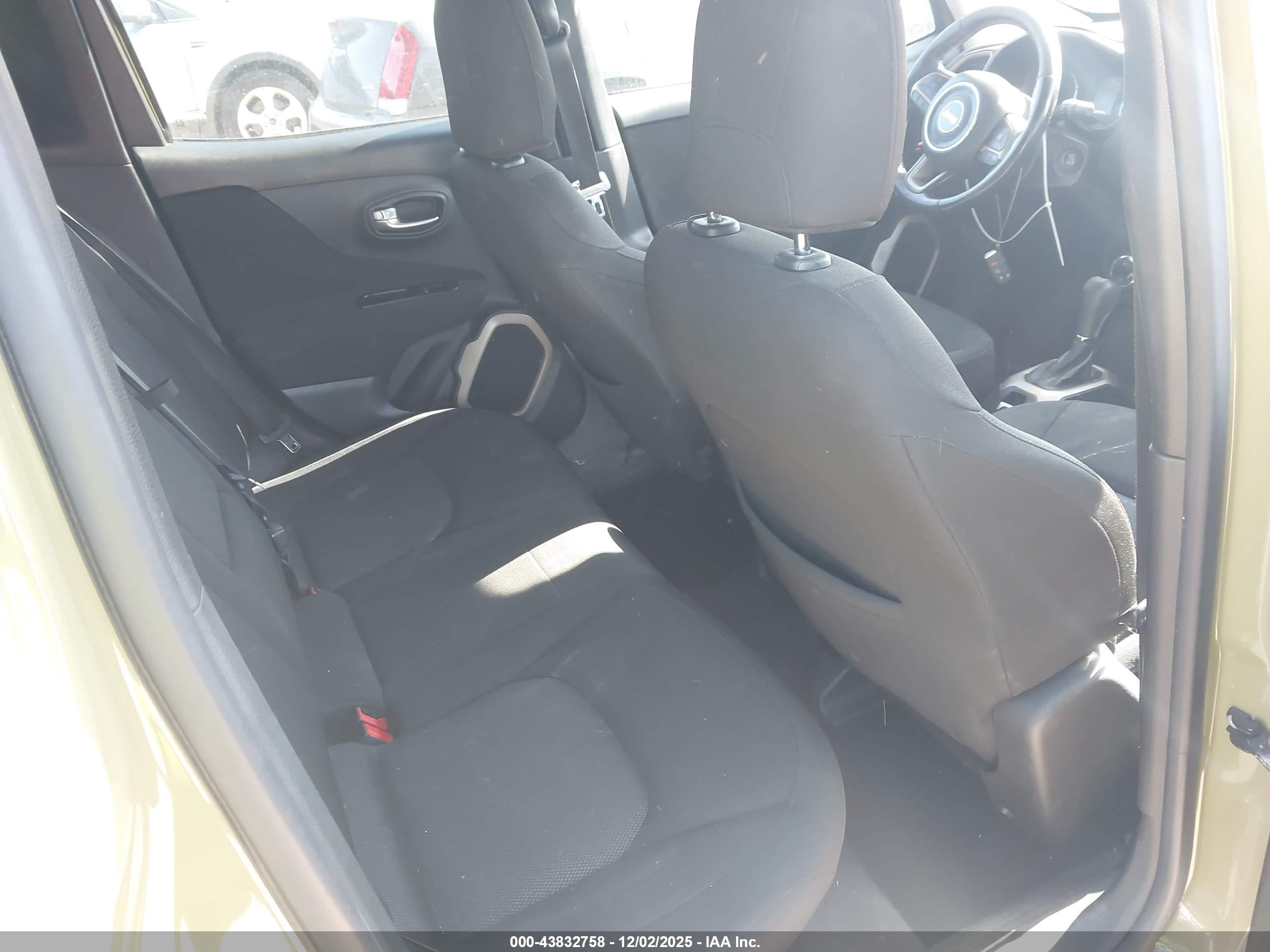 JEEP RENEGADE image 8