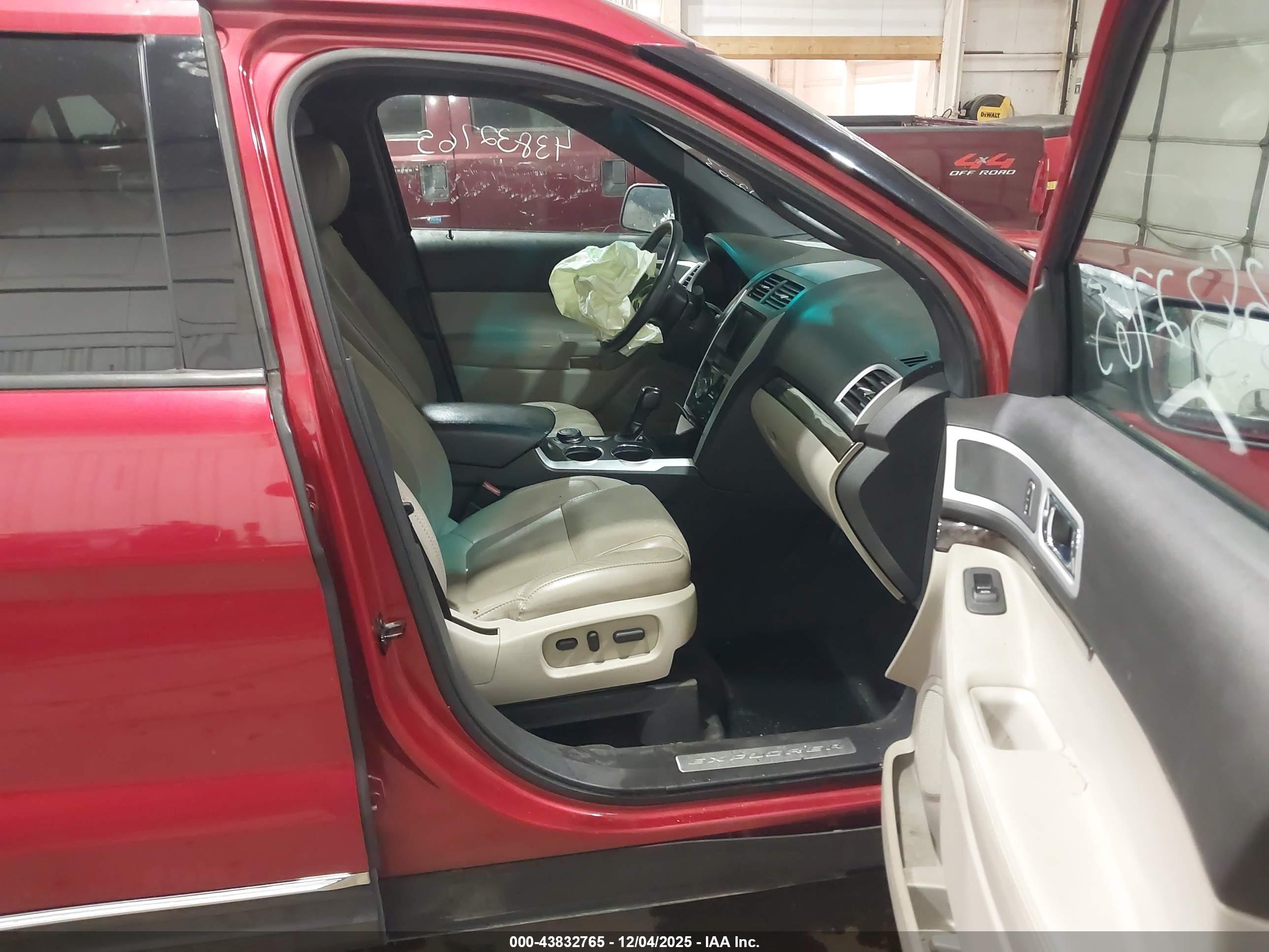 FORD EXPLORER image 5