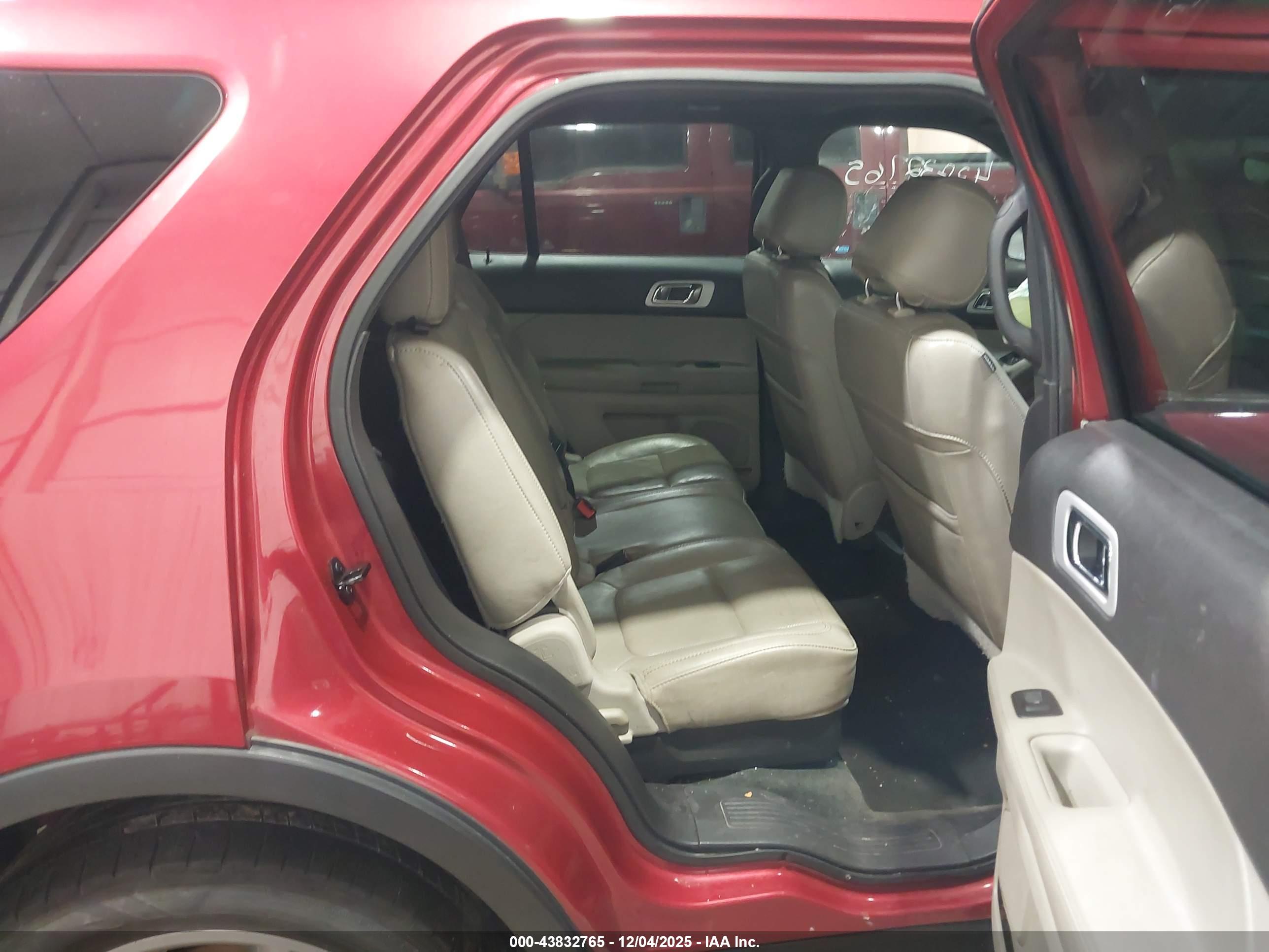FORD EXPLORER image 8