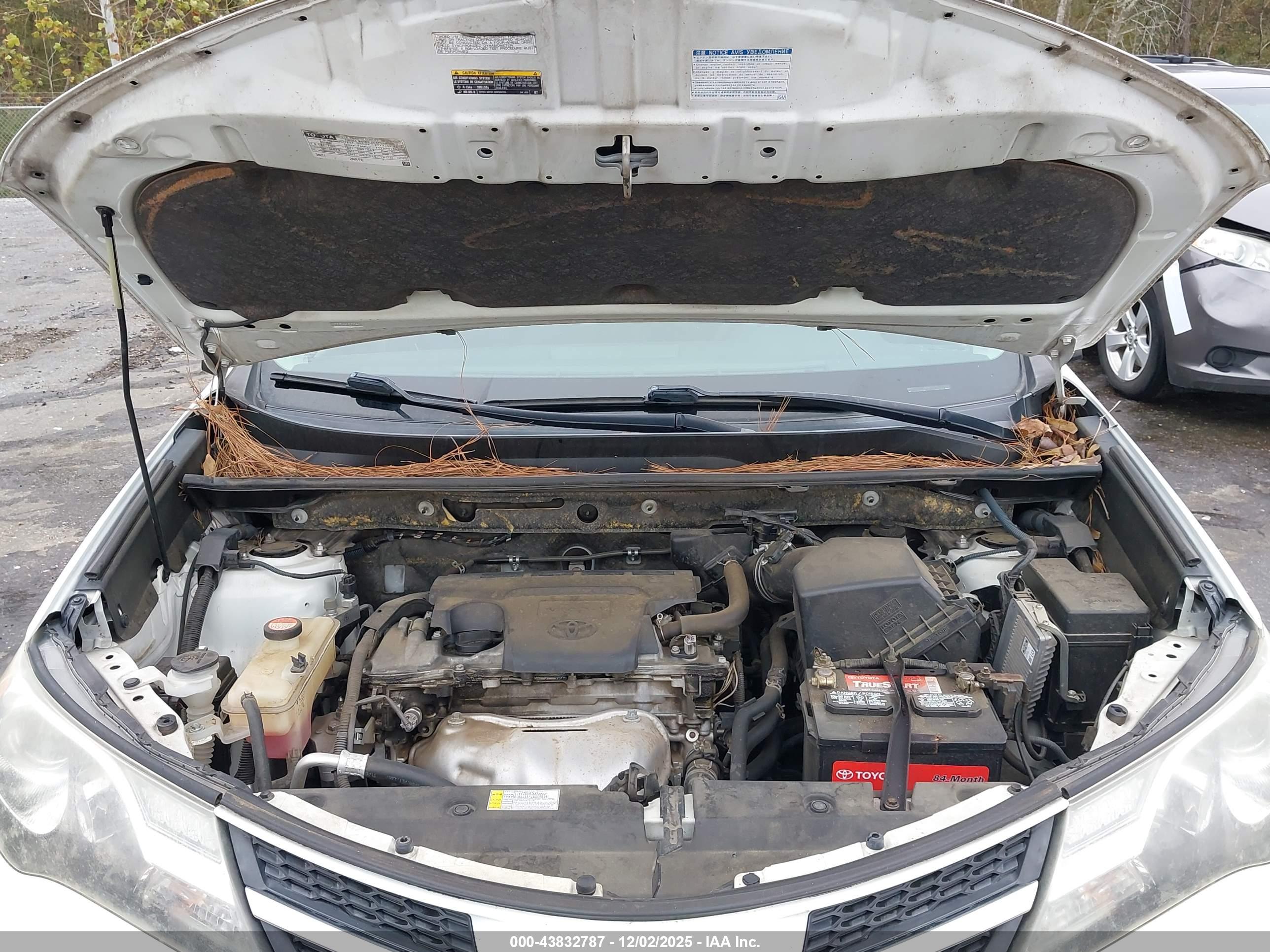 TOYOTA RAV4 image 10
