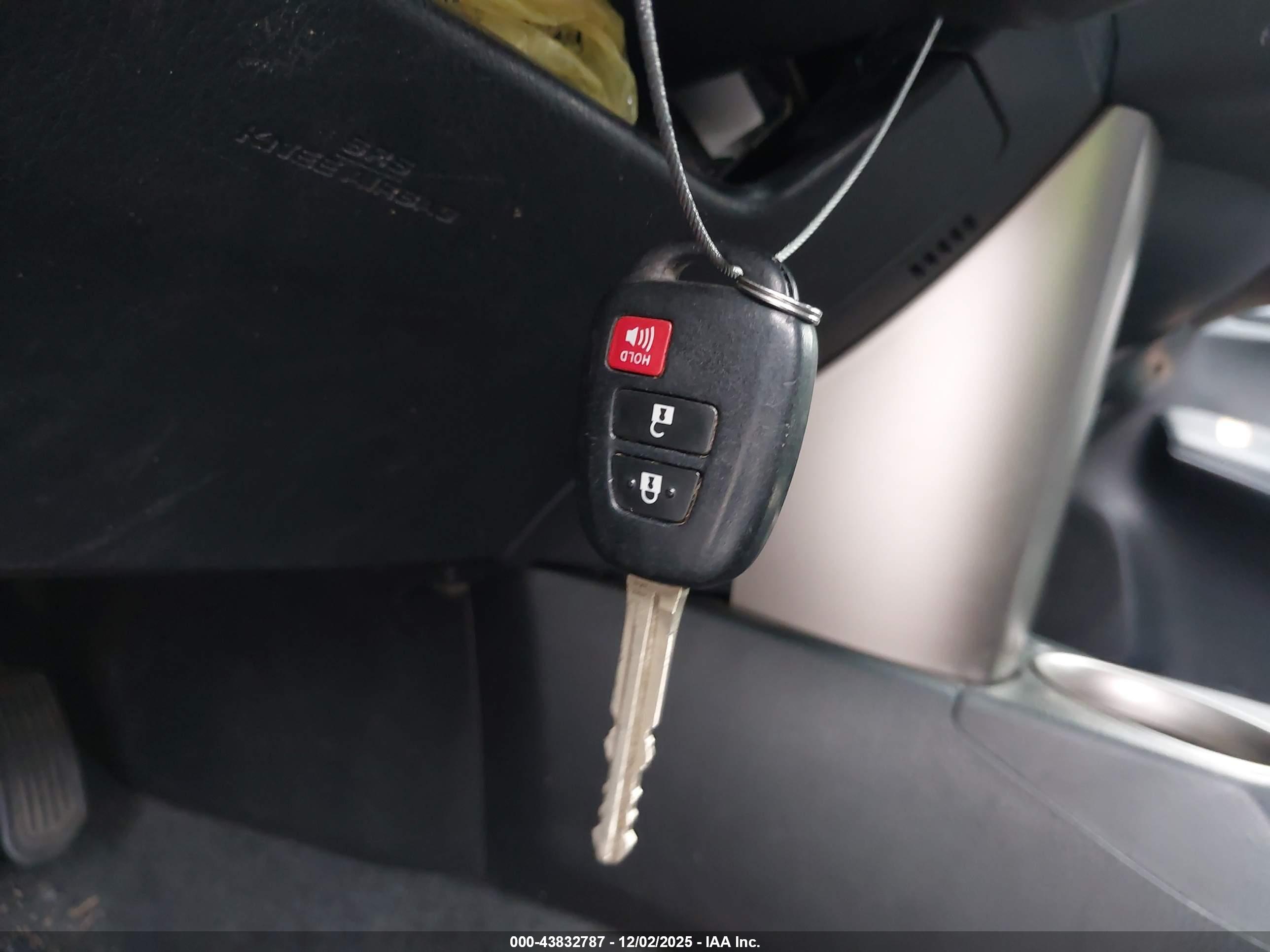 TOYOTA RAV4 image 11