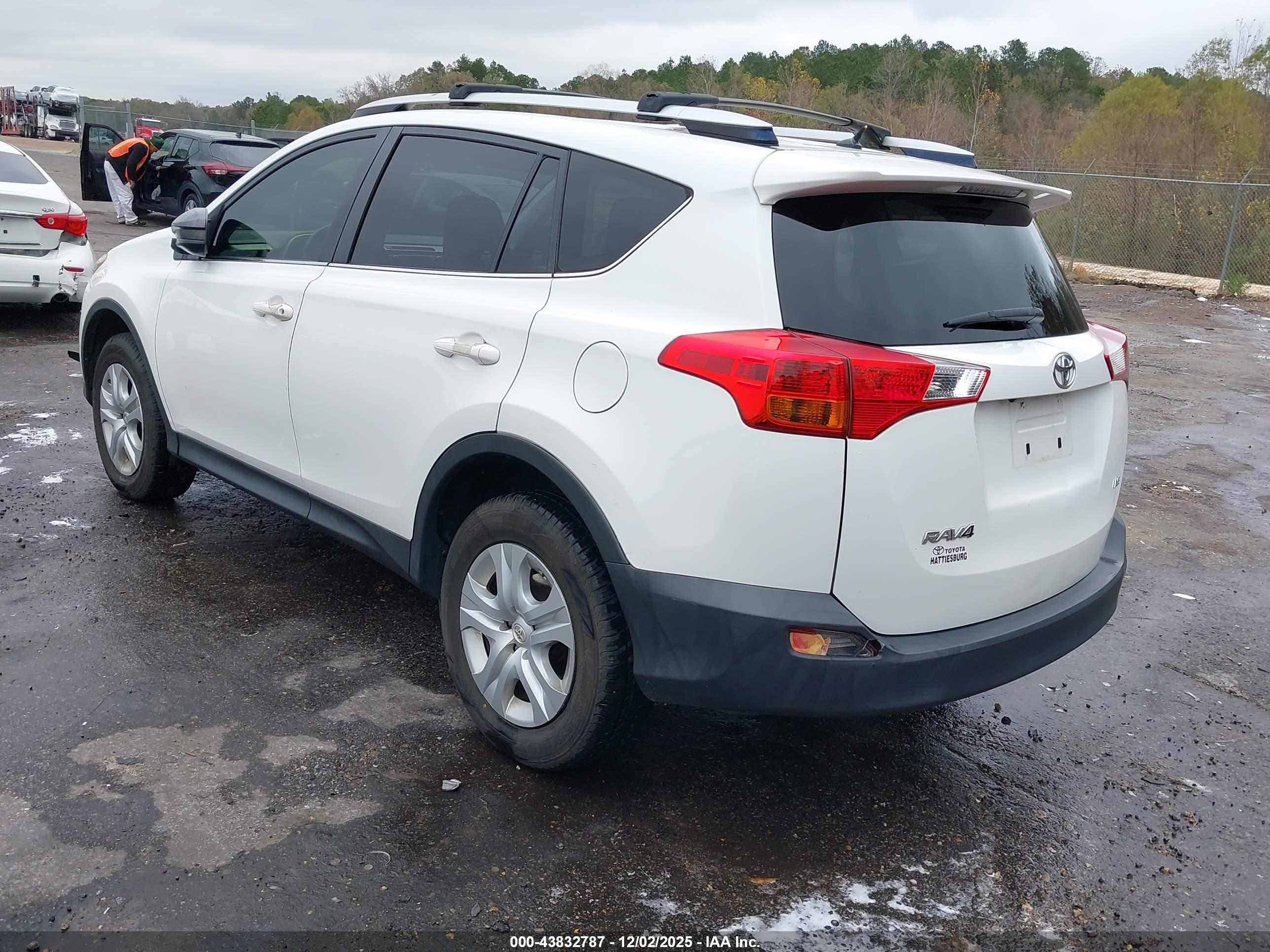 TOYOTA RAV4 image 3