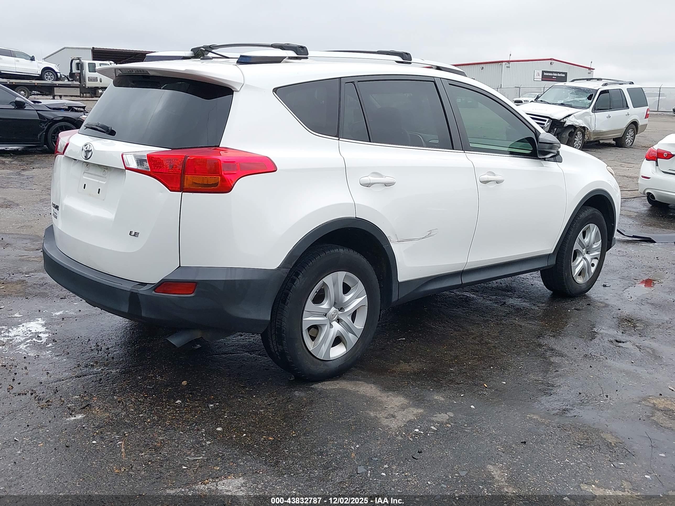 TOYOTA RAV4 image 4