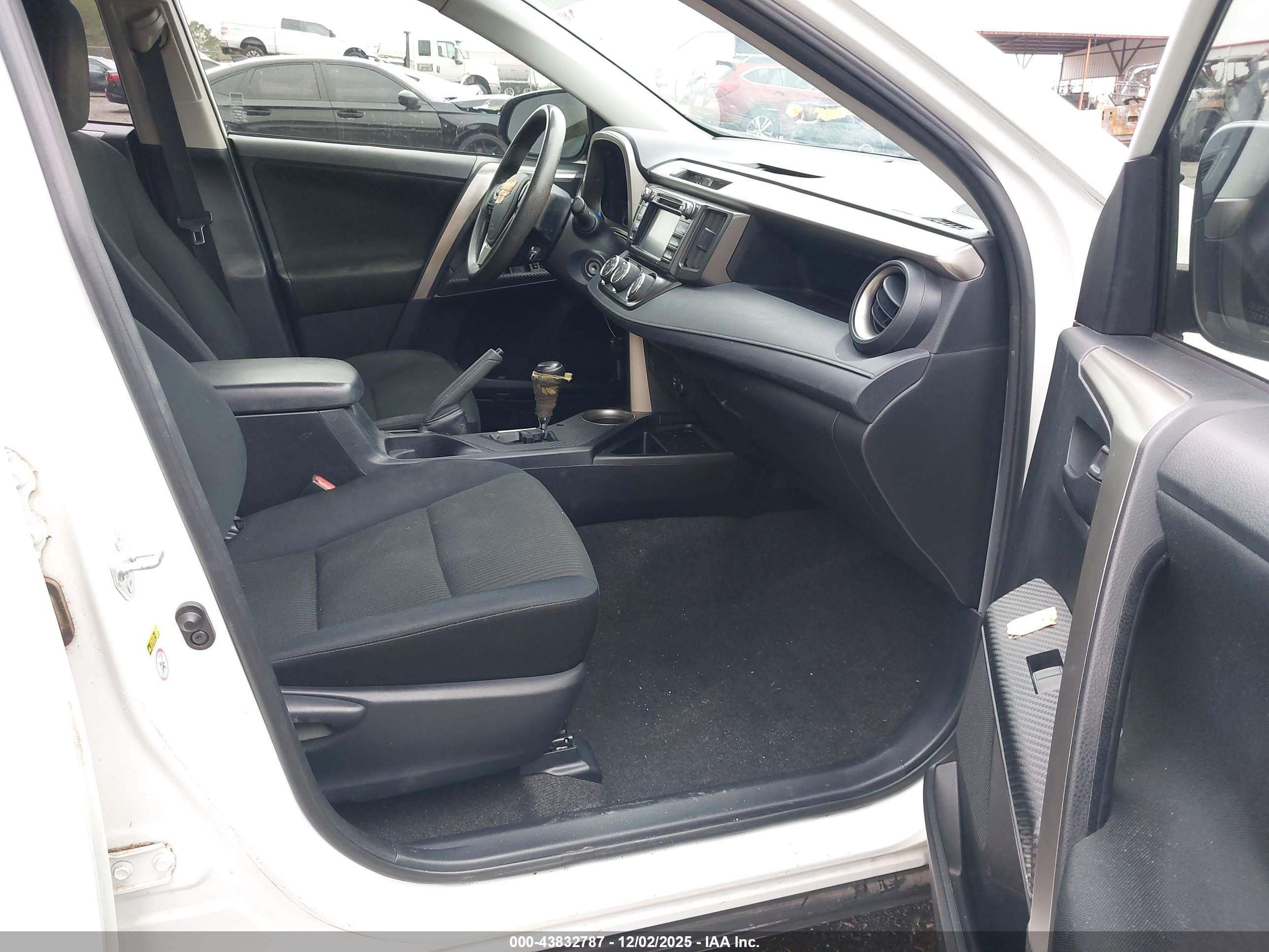 TOYOTA RAV4 image 5