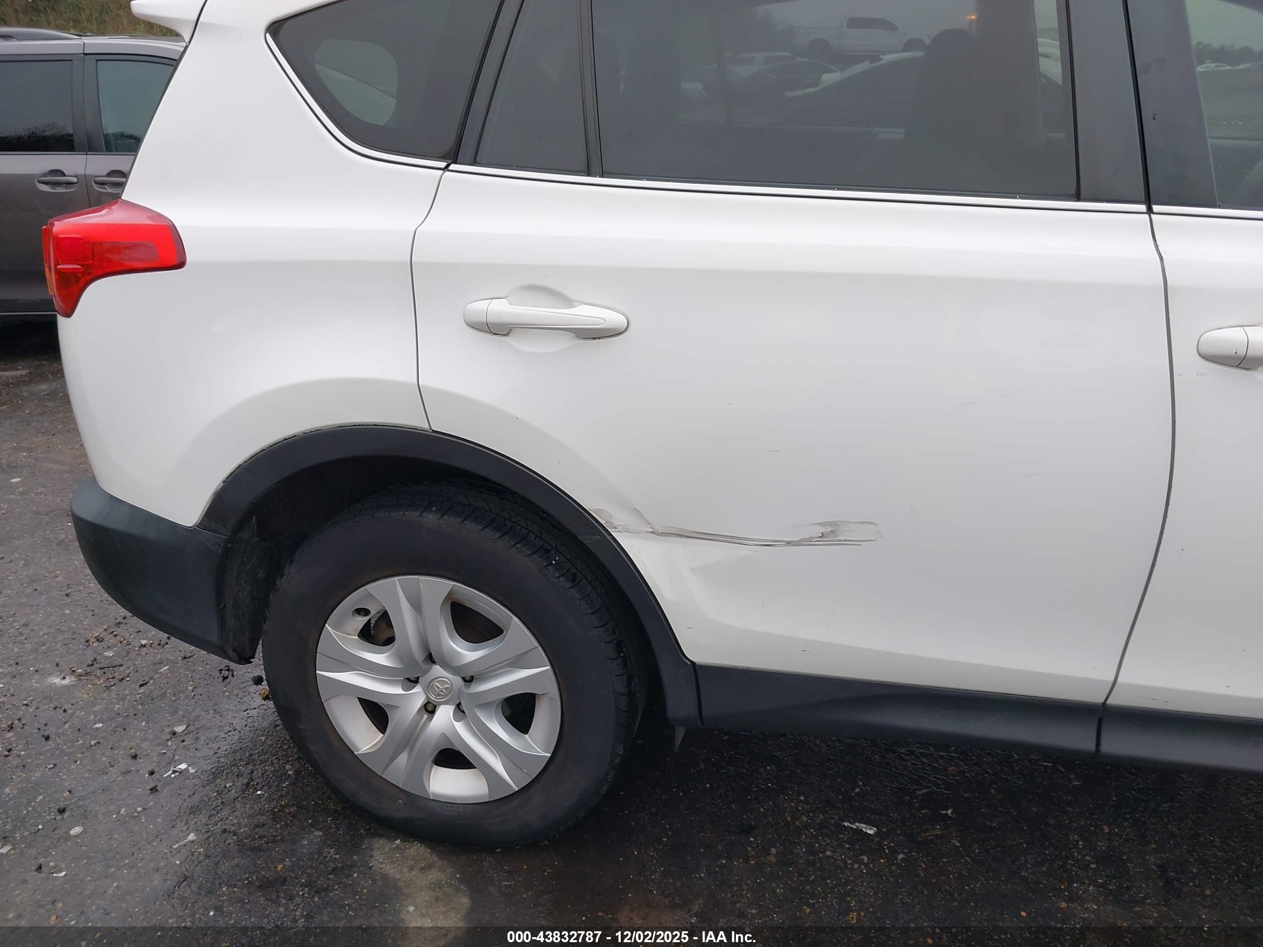 TOYOTA RAV4 image 6