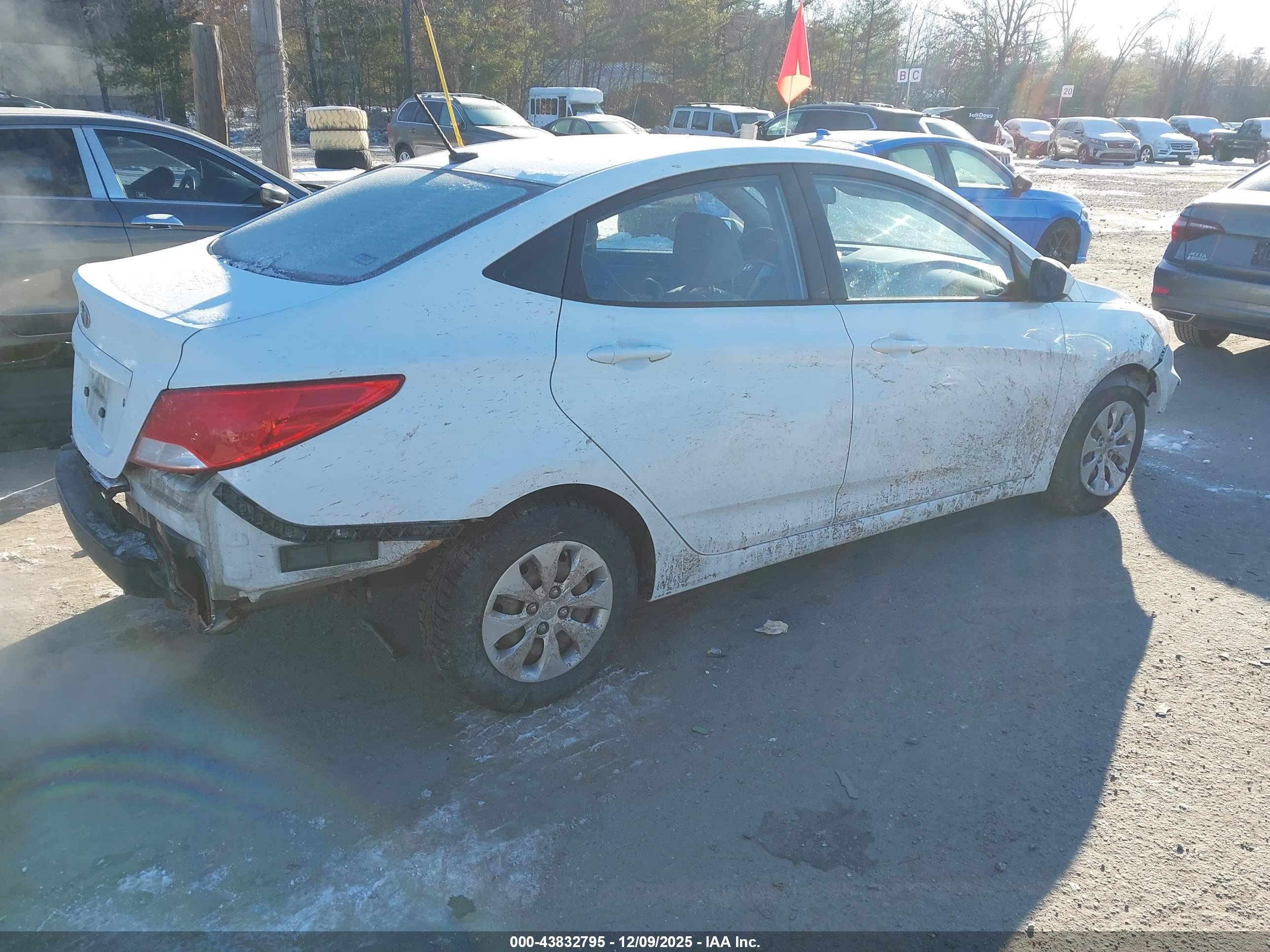 HYUNDAI ACCENT image 4
