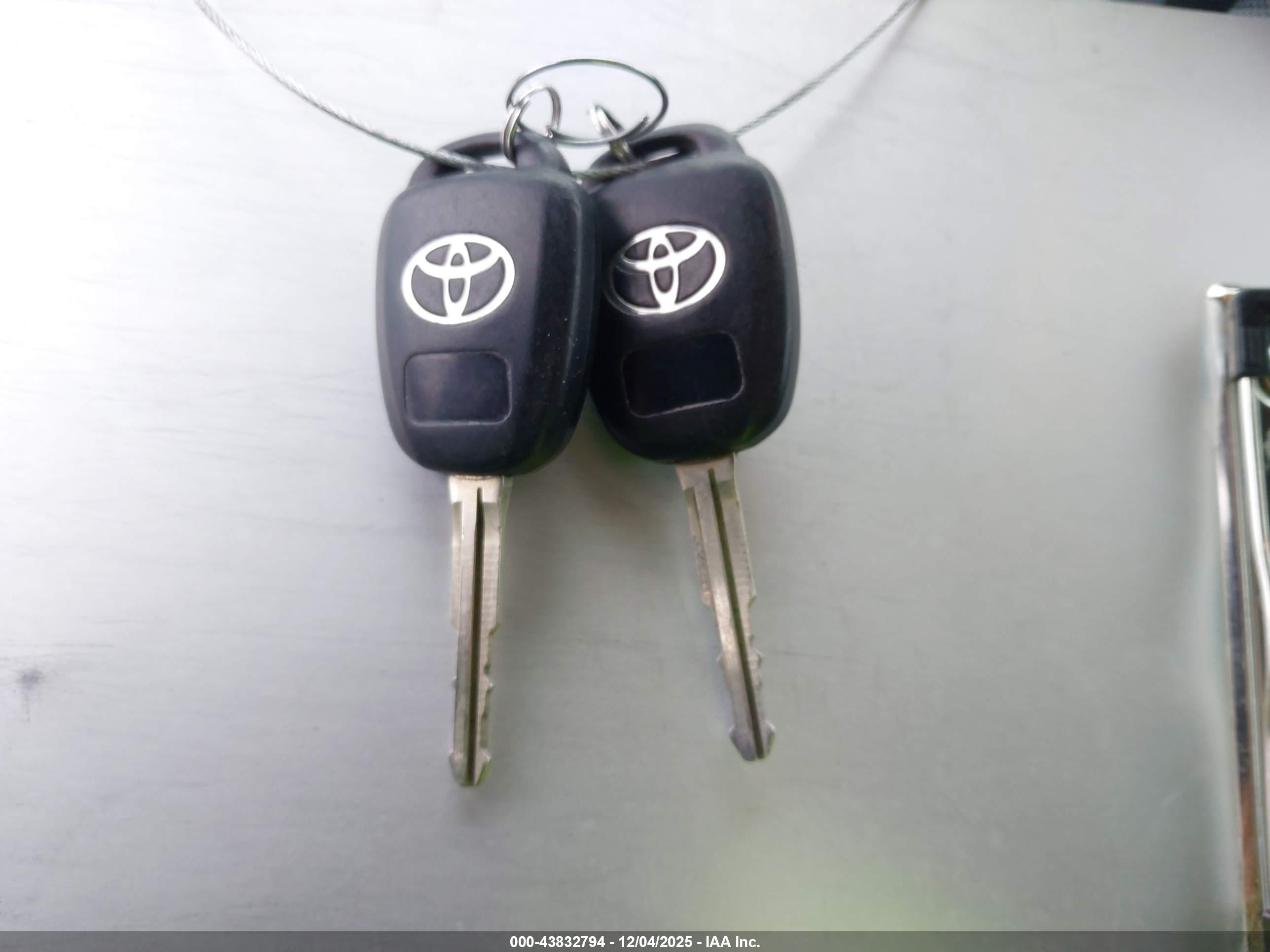 TOYOTA COROLLA image 11