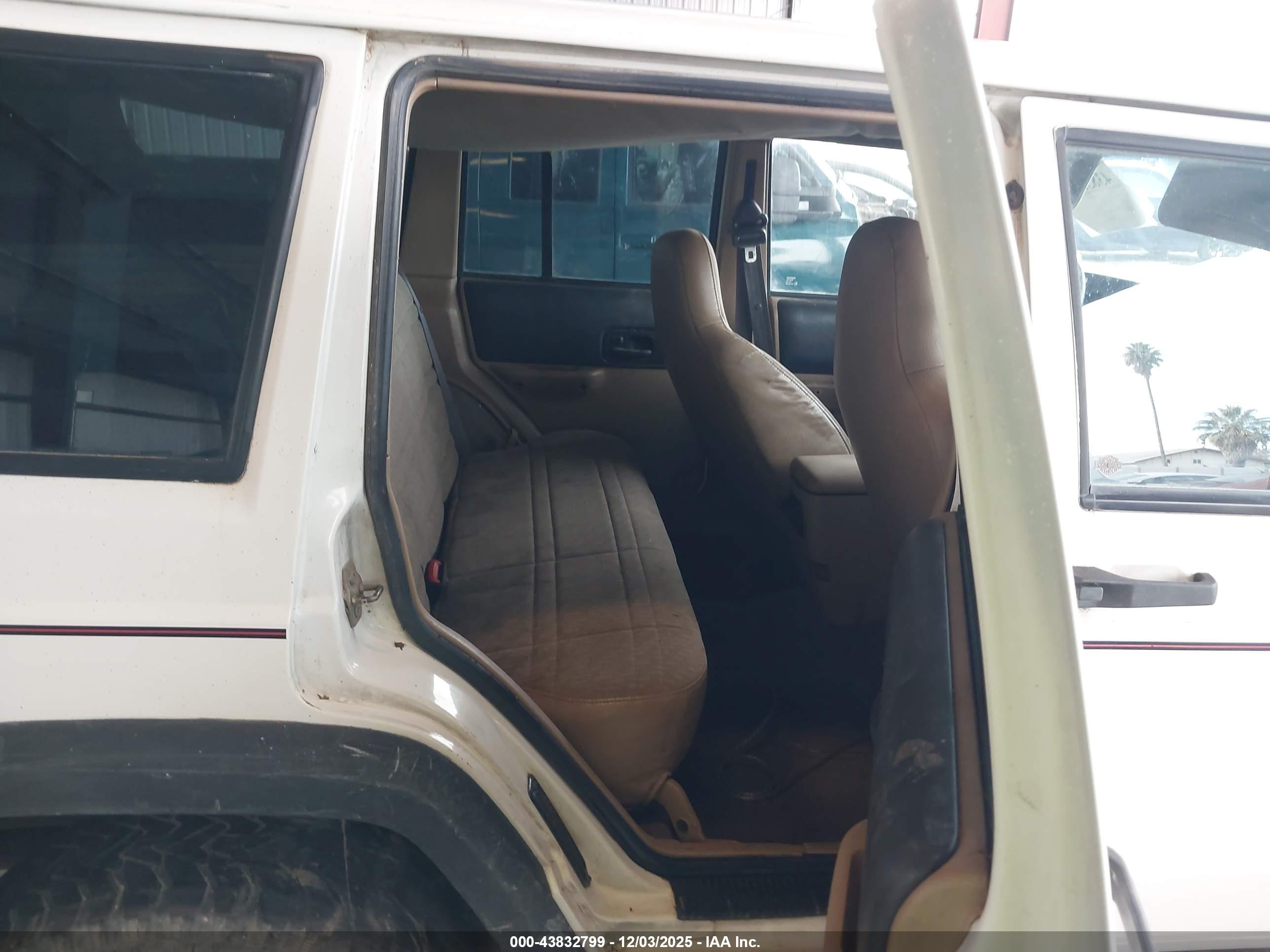 JEEP CHEROKEE image 8