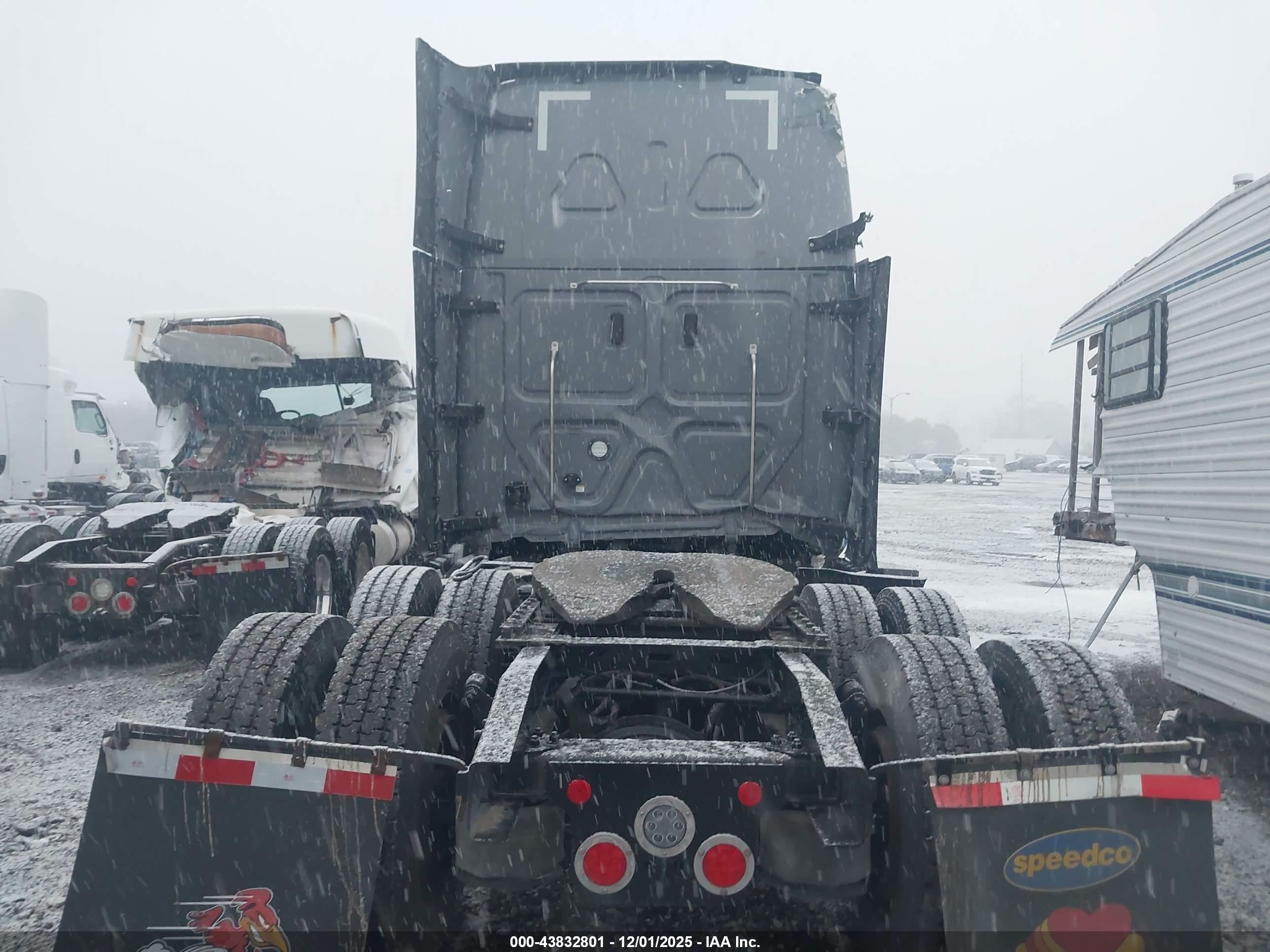FREIGHTLINER NEW image 8