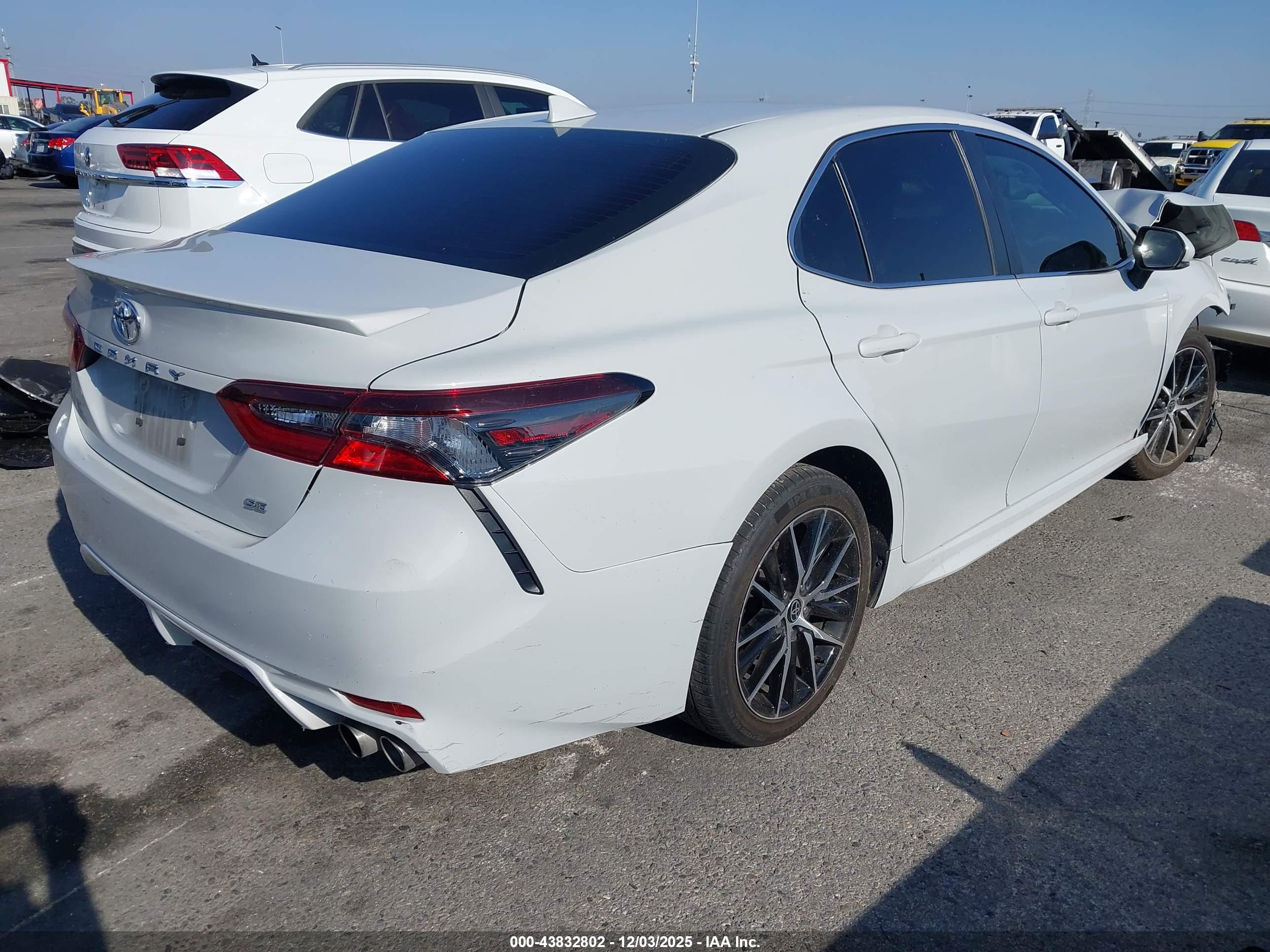 TOYOTA CAMRY image 4
