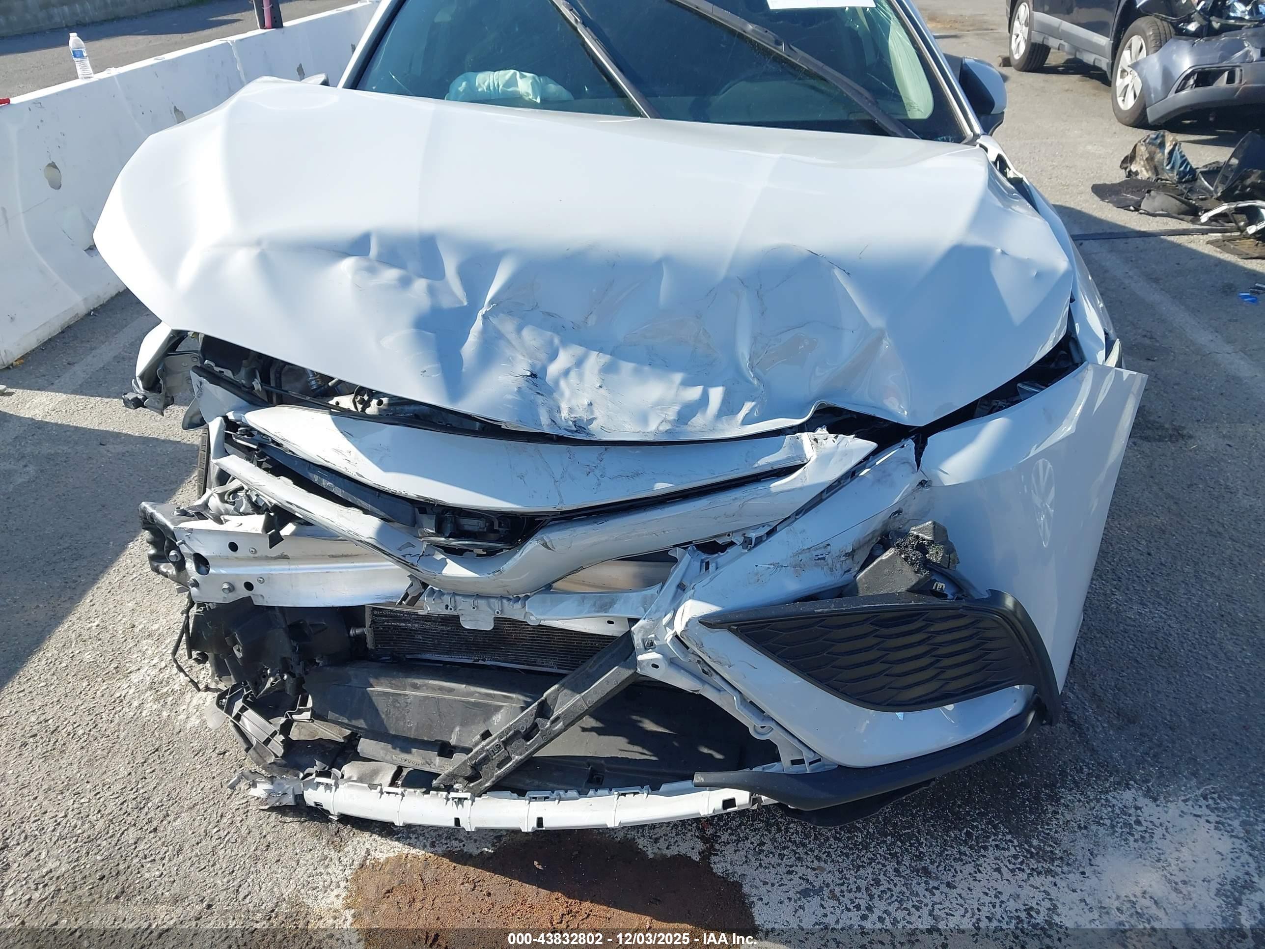 TOYOTA CAMRY image 6