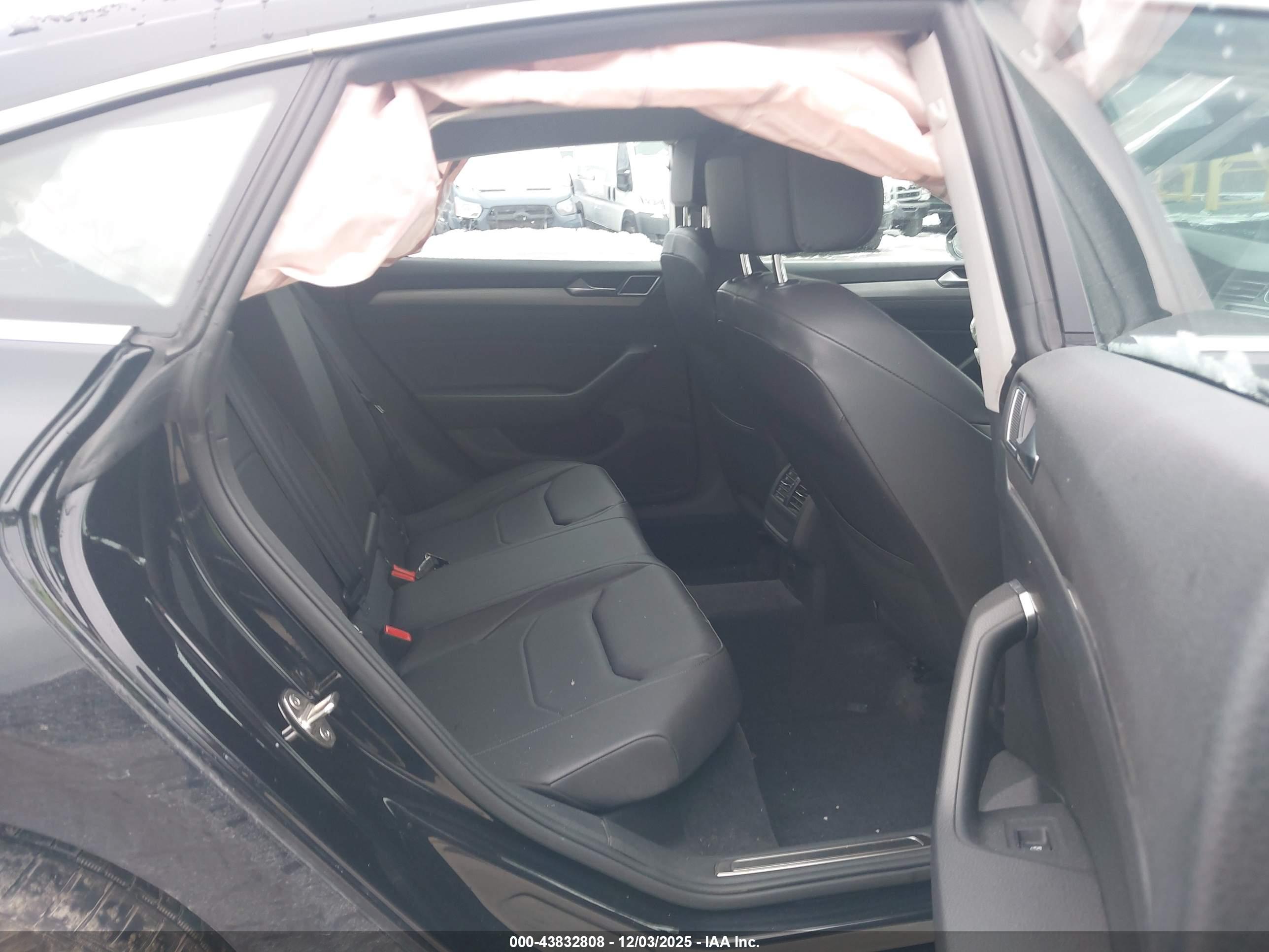 VOLKSWAGEN ARTEON image 8