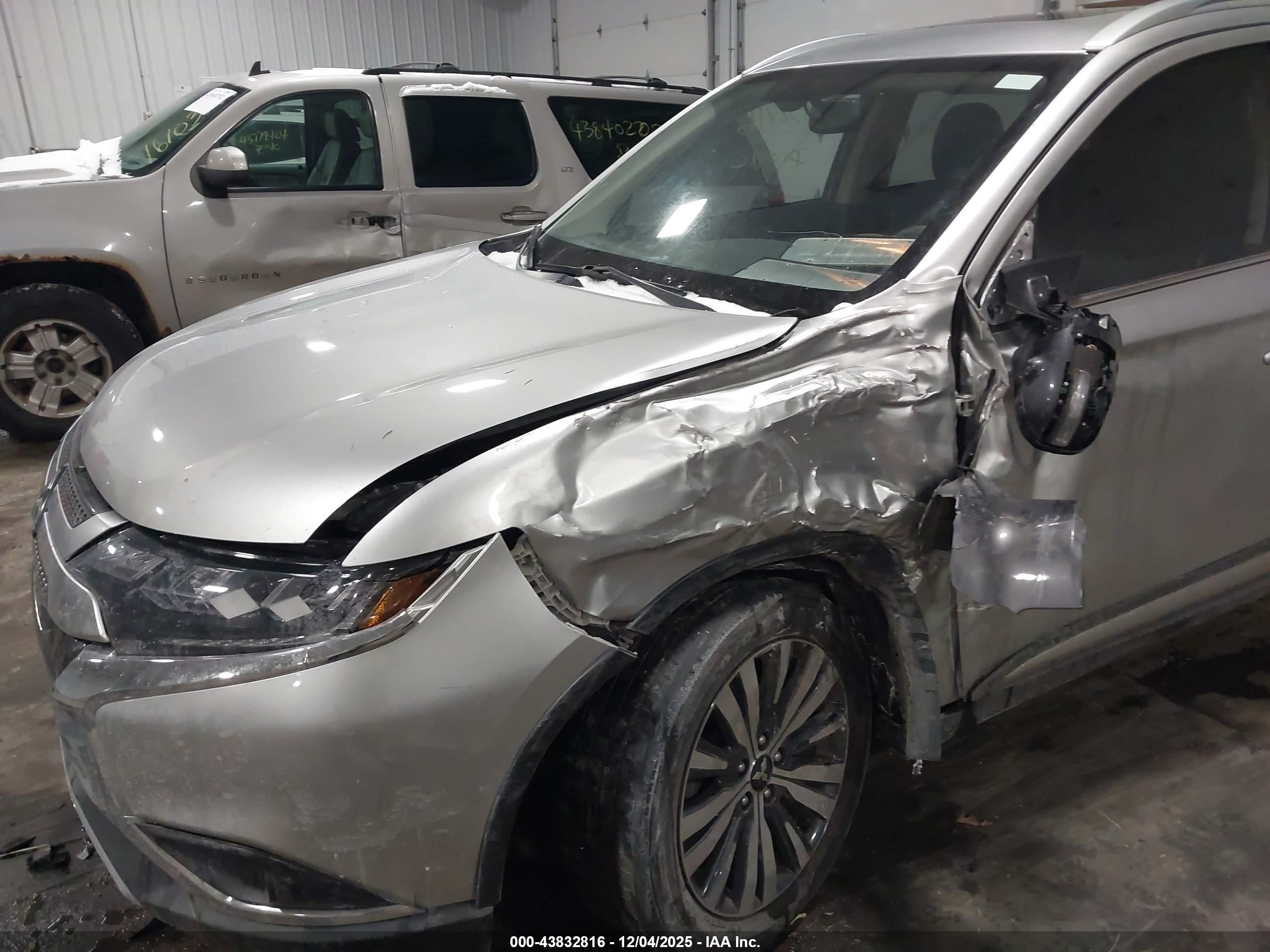 MITSUBISHI OUTLANDER image 6