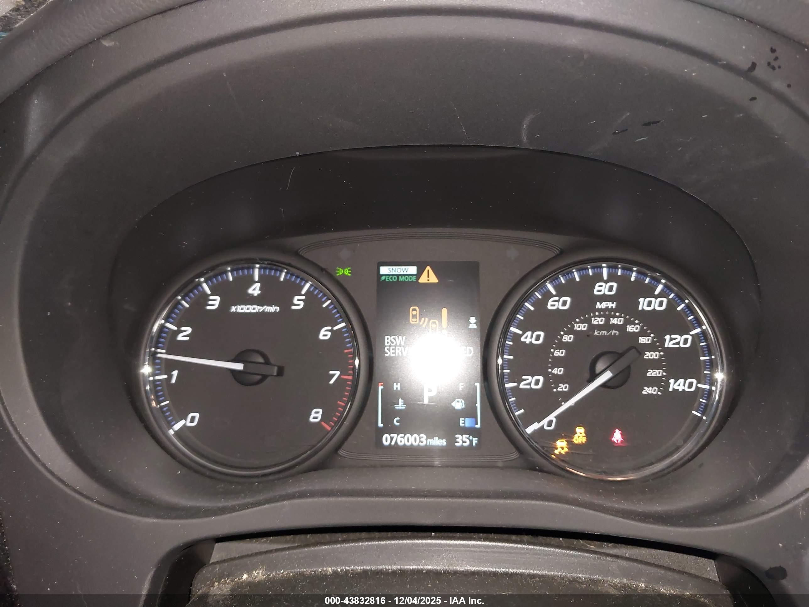 MITSUBISHI OUTLANDER image 7