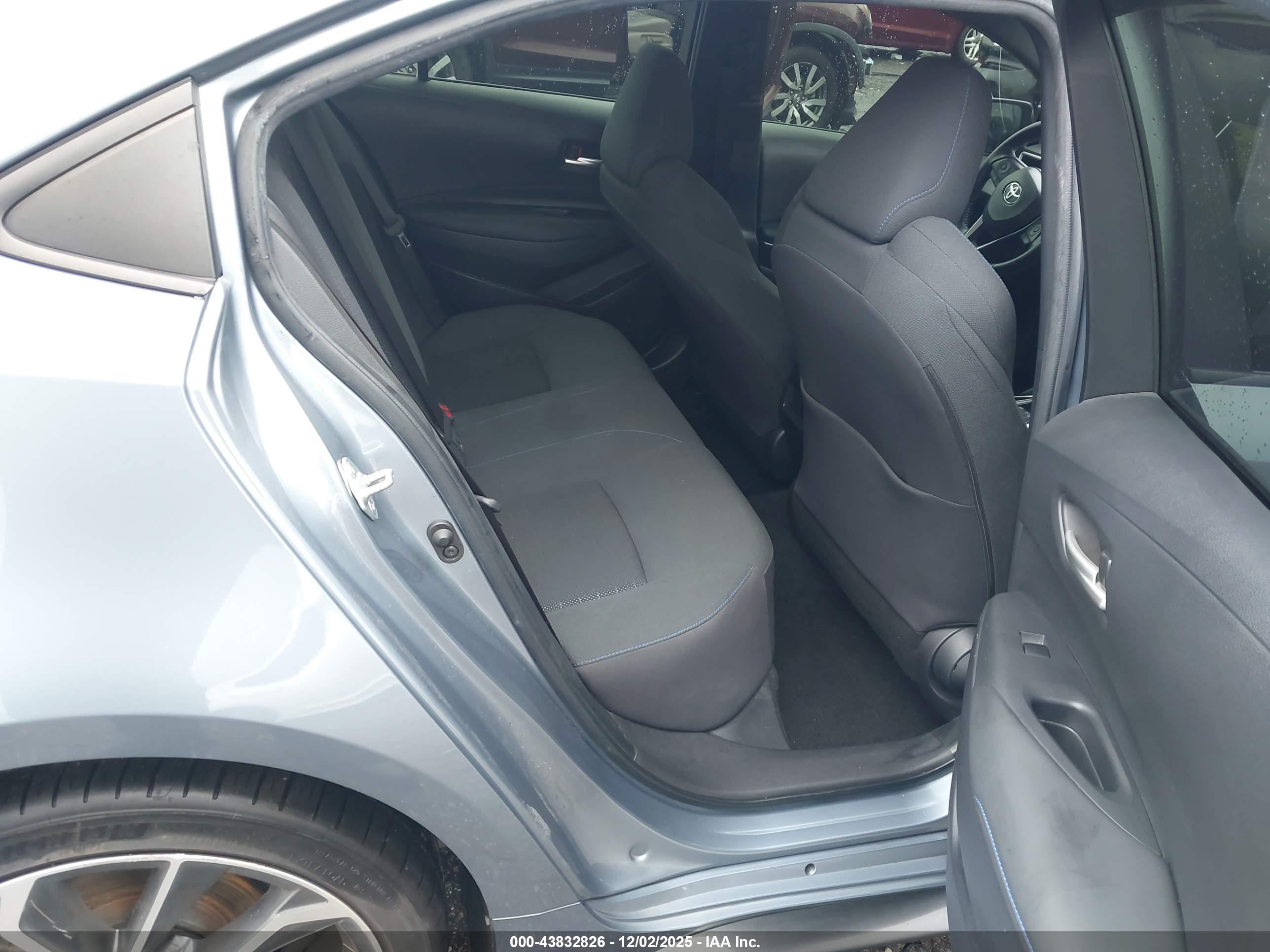 TOYOTA COROLLA image 8