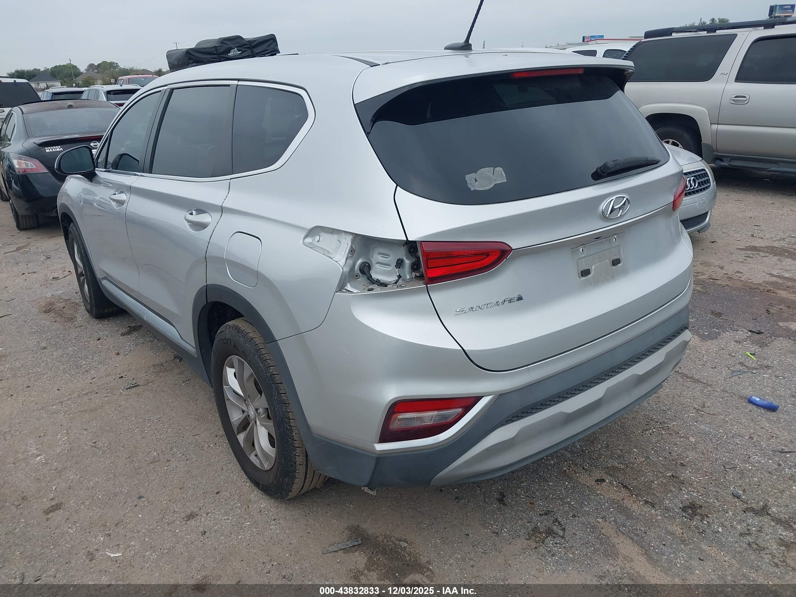 HYUNDAI SANTA image 3