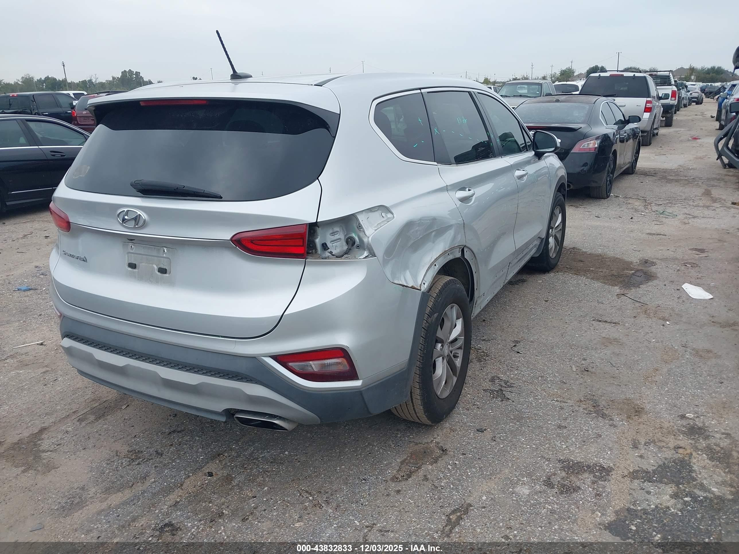 HYUNDAI SANTA image 4