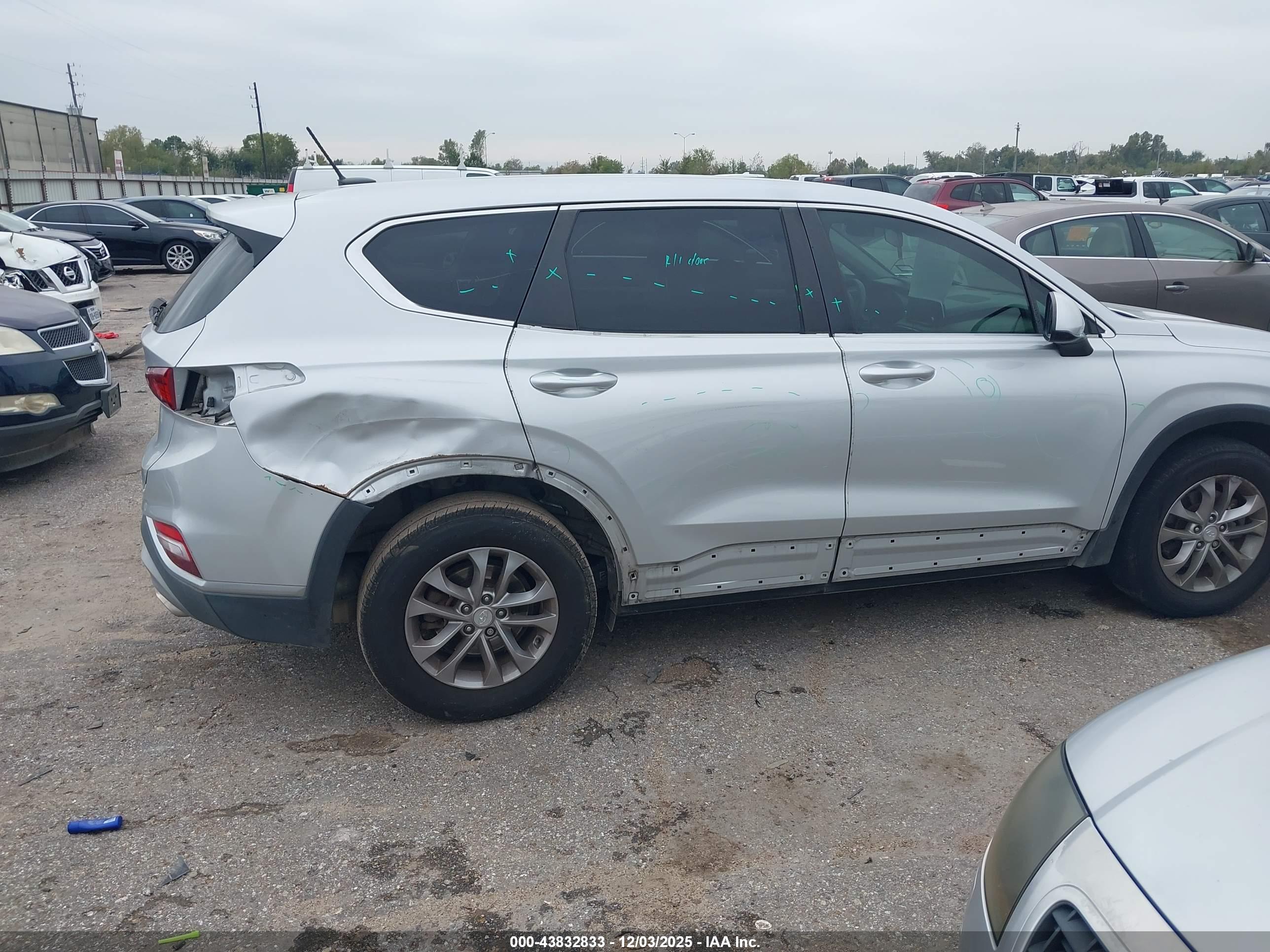 HYUNDAI SANTA image 6