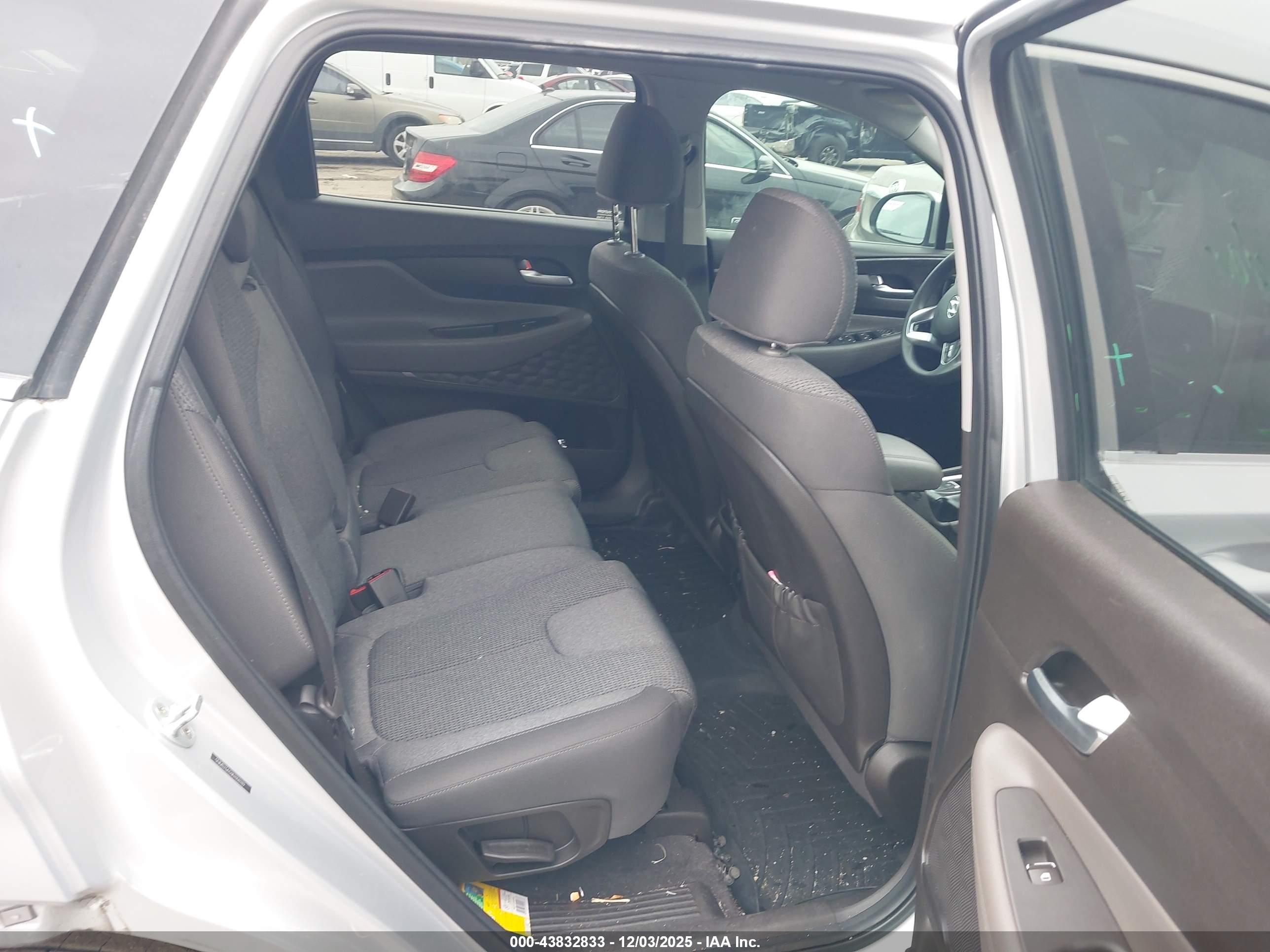 HYUNDAI SANTA image 8