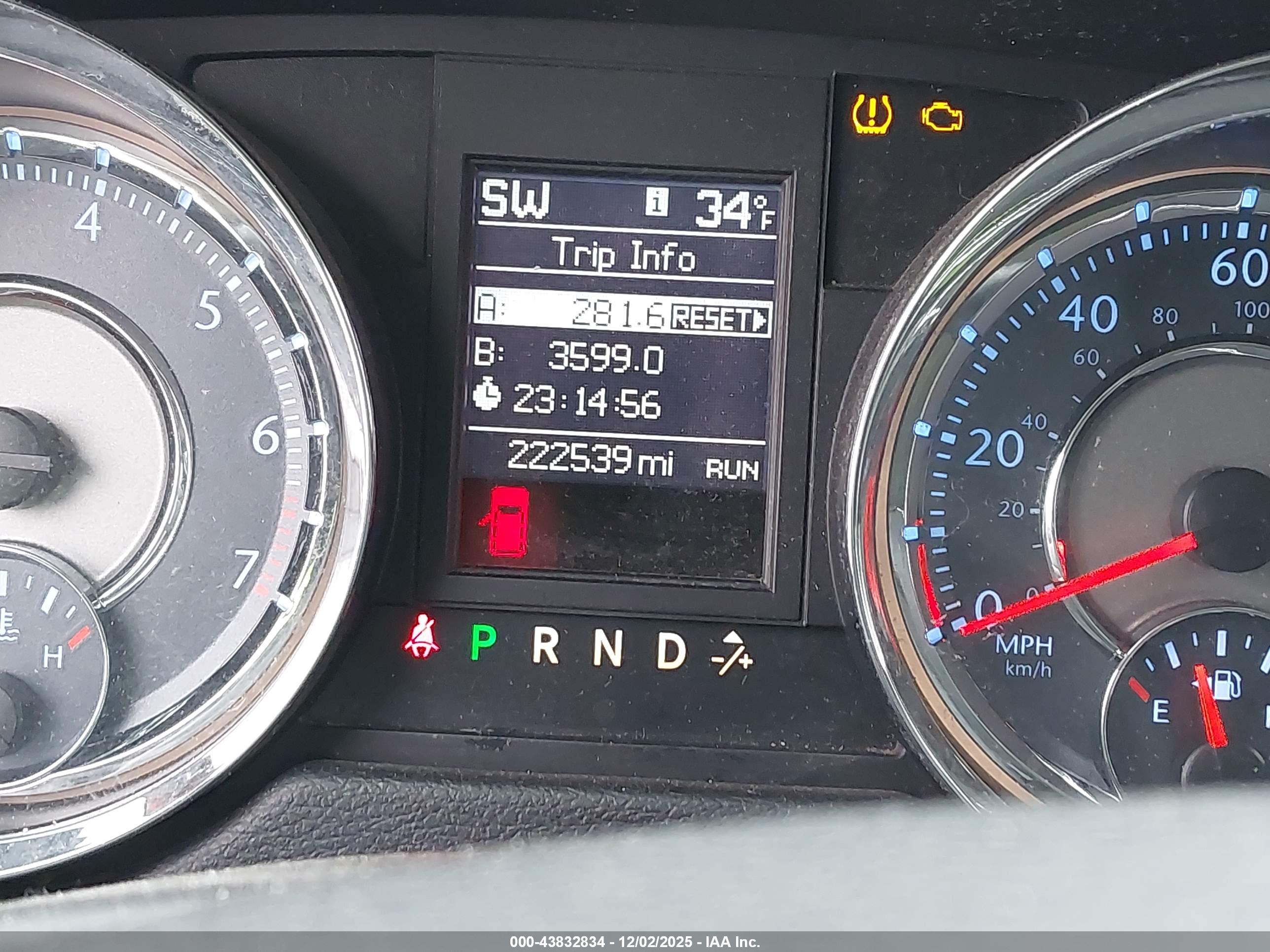 CHRYSLER TOWN image 7