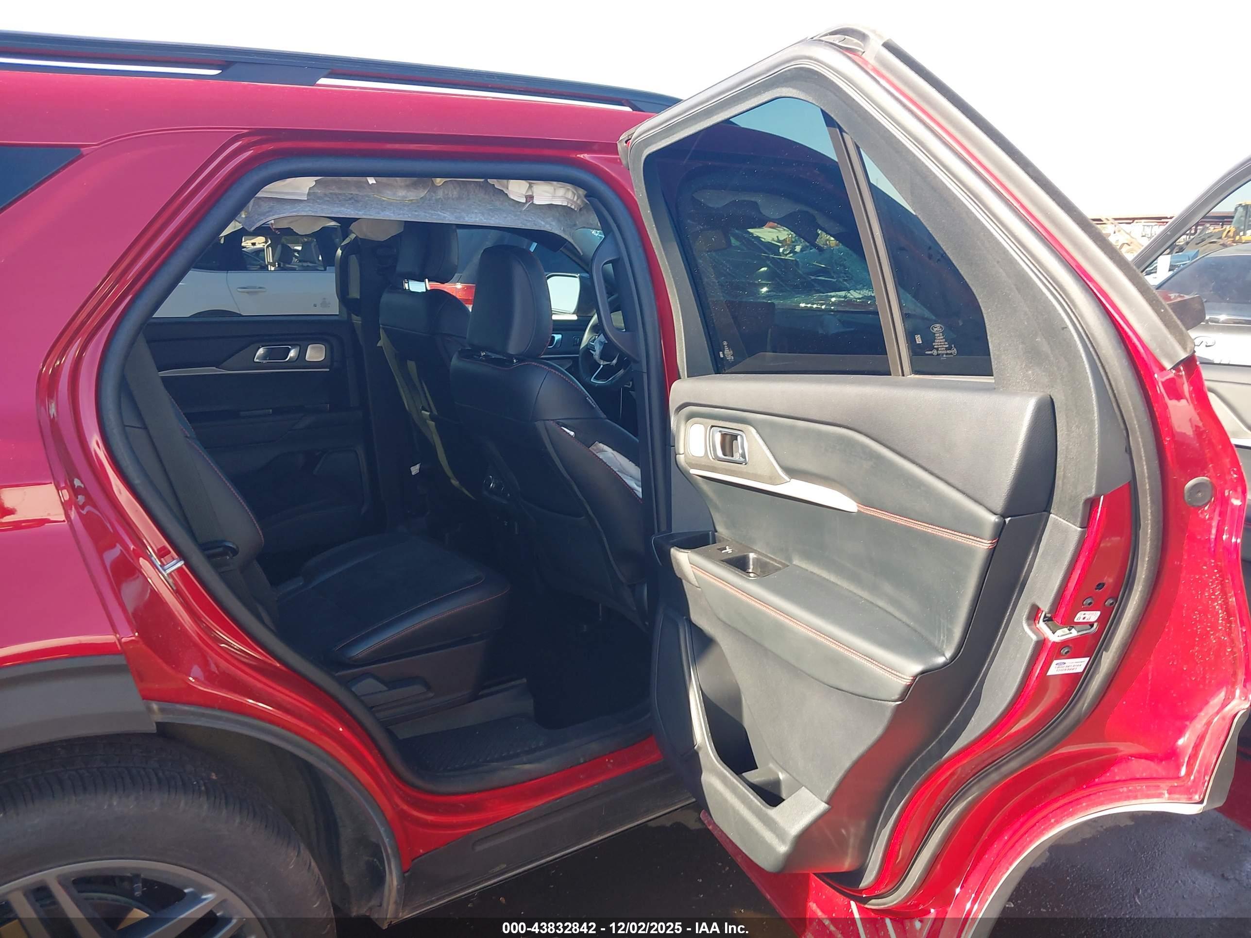 FORD EXPLORER image 8