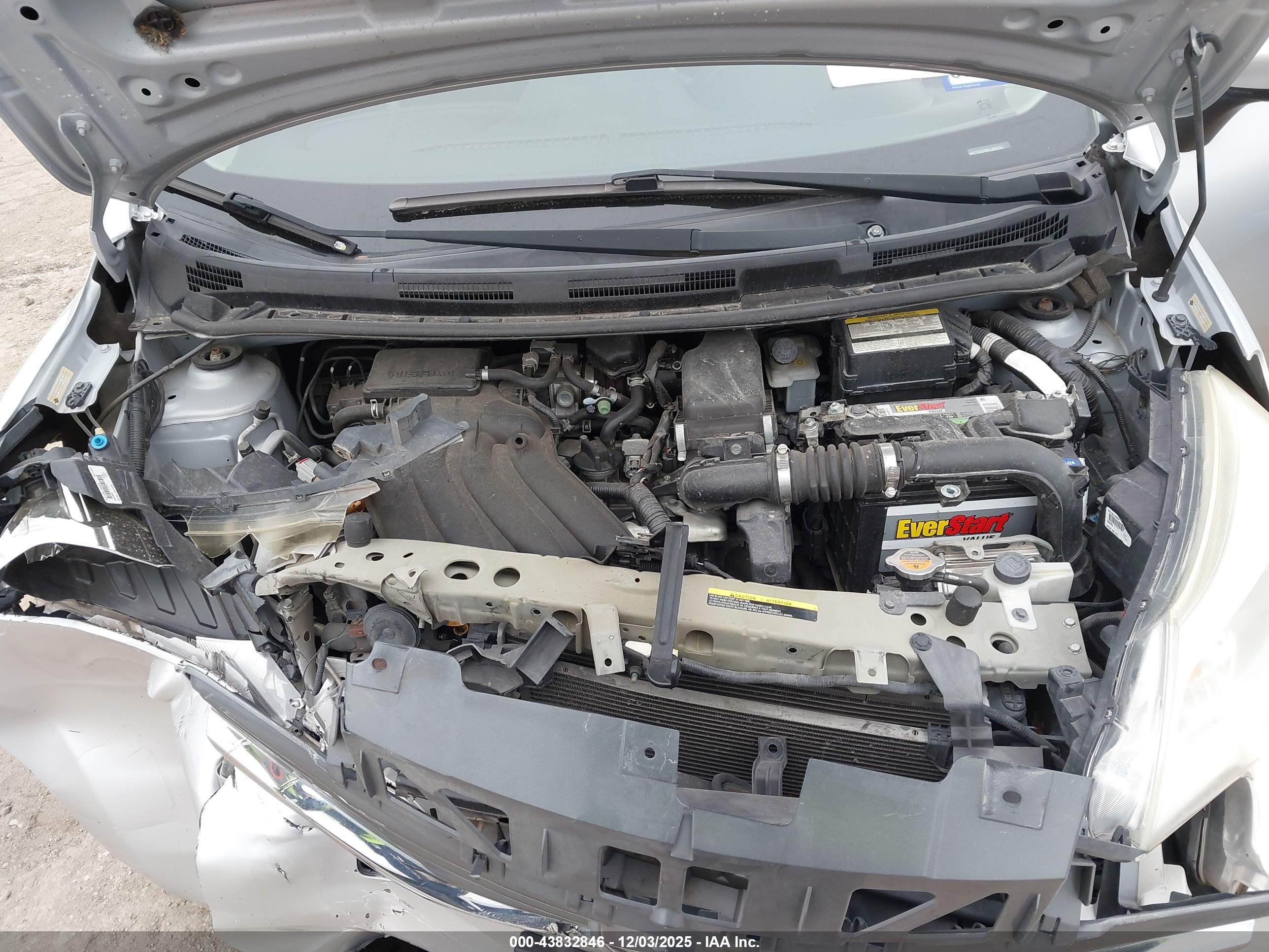NISSAN VERSA image 10