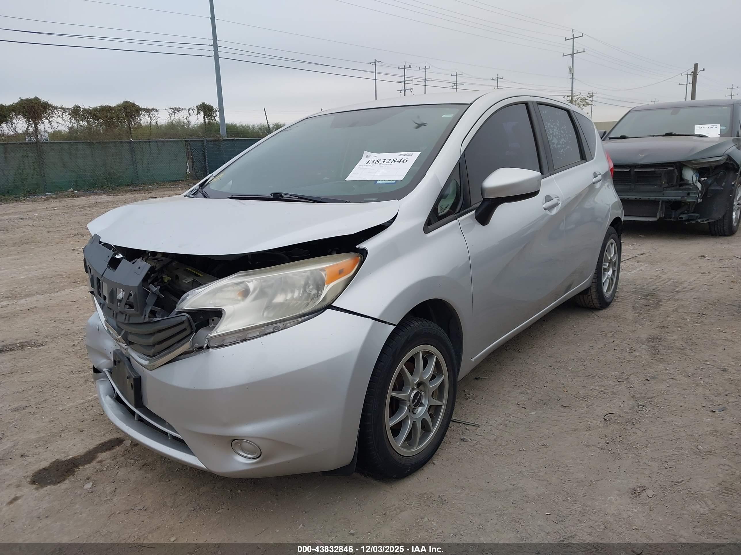 NISSAN VERSA image 2