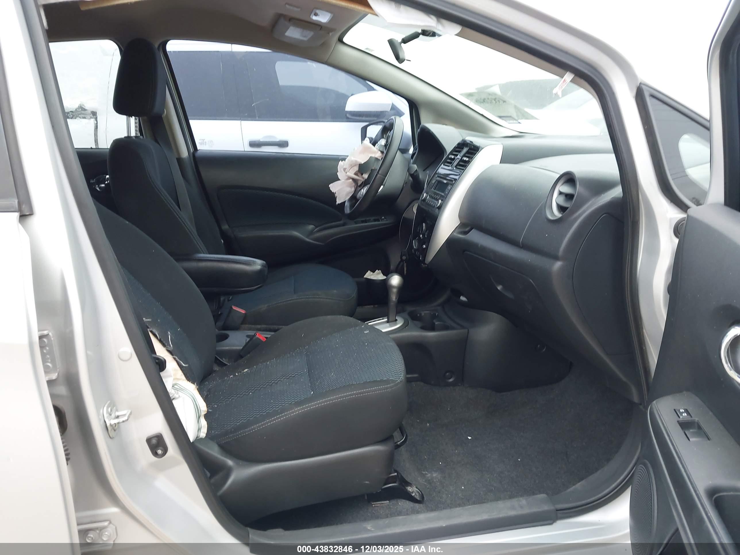 NISSAN VERSA image 5