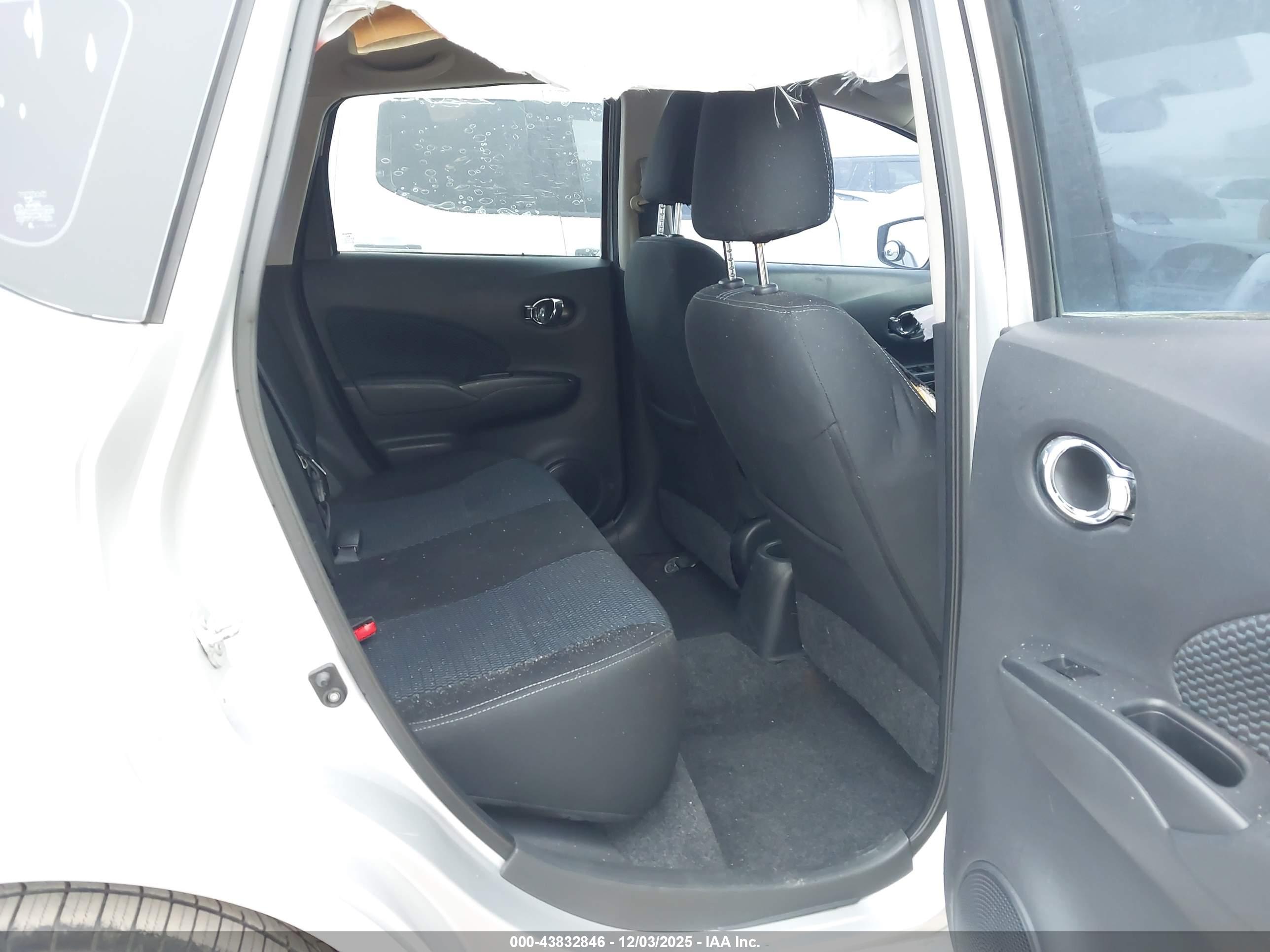 NISSAN VERSA image 8