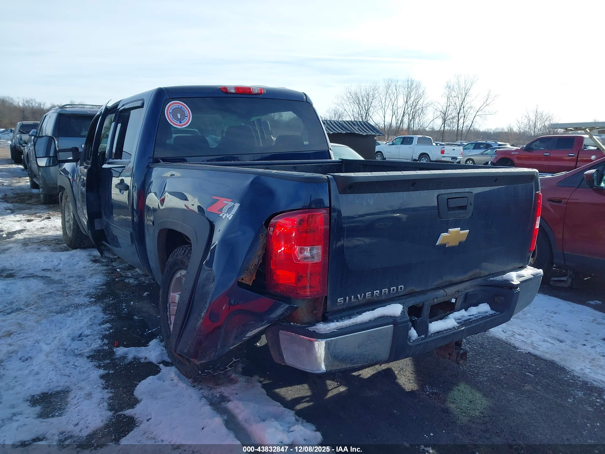 CHEVROLET SILVERADO image 3
