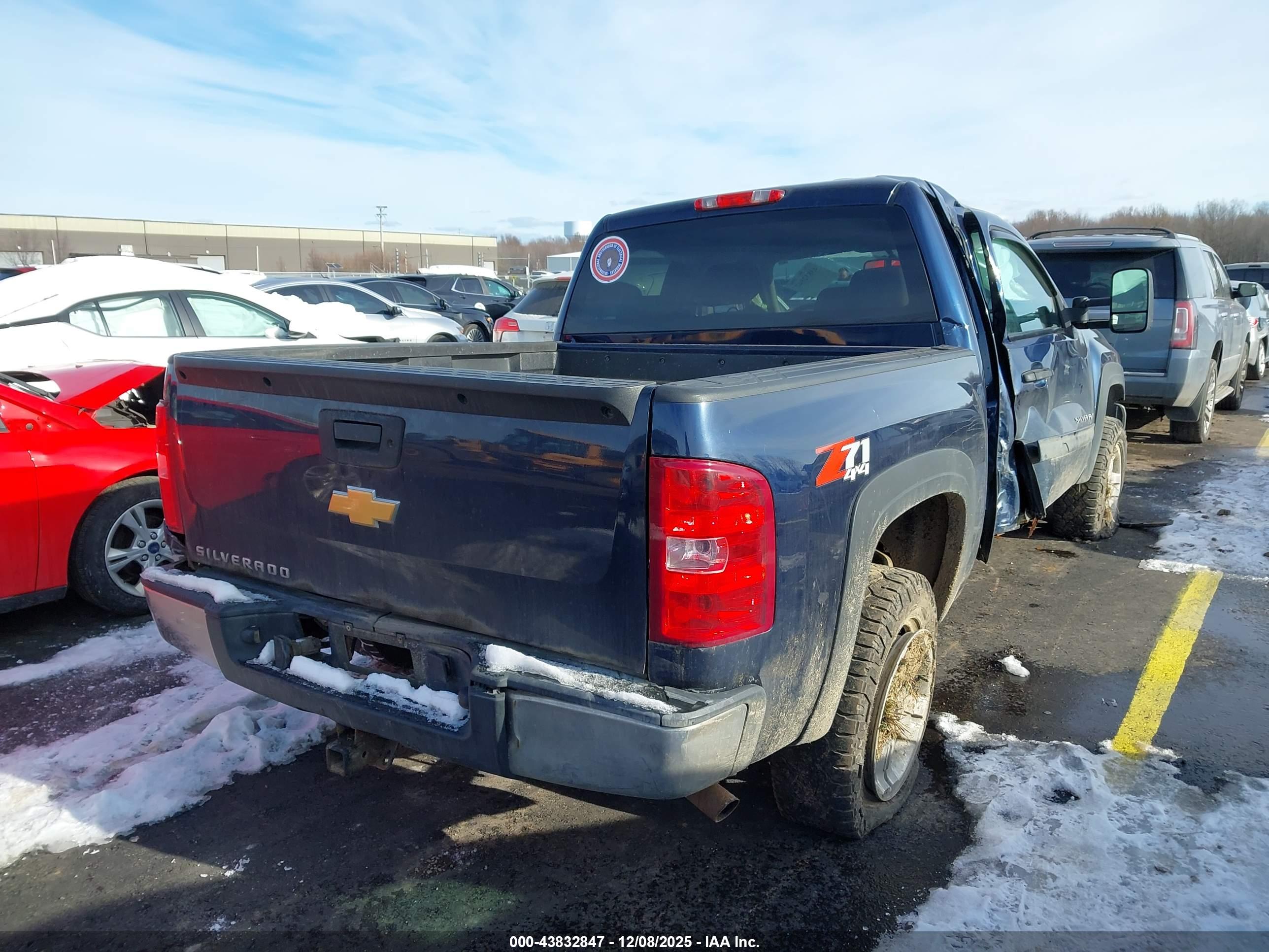 CHEVROLET SILVERADO image 4